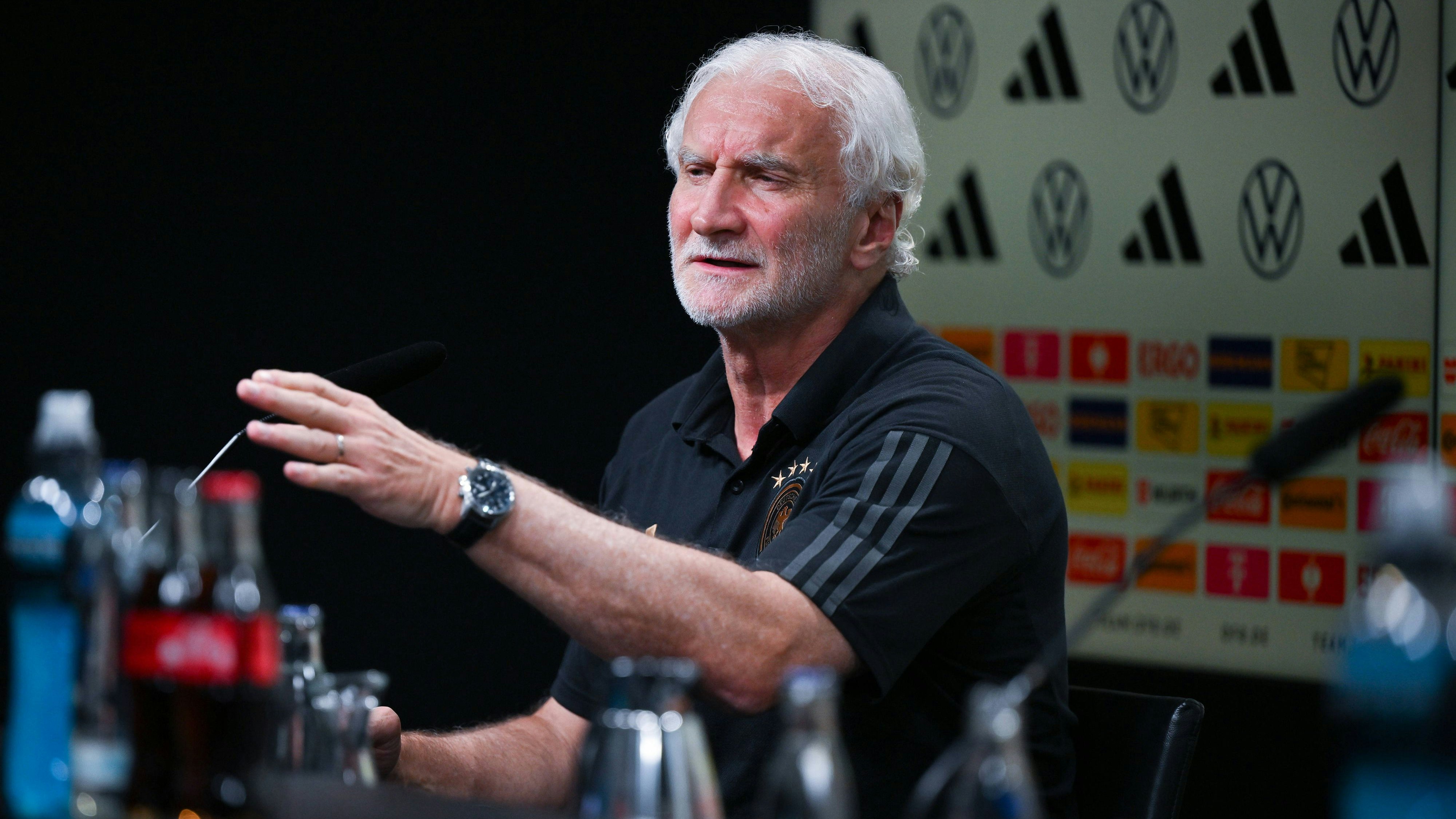 Sportdirektor Rudi Völler