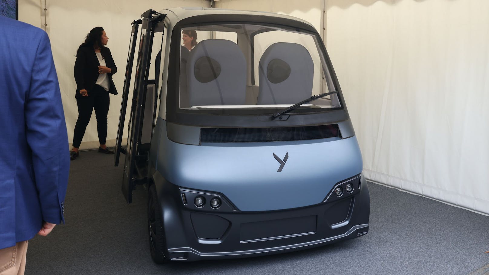 Inyo Cab: Inyo realisiert Leichtbaufahrzeuge, die autonom betrieben werden können.