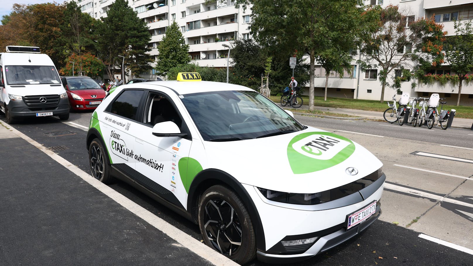 Hyundai-Elektro-Taxi am neuen Ladeplatz in Wien-Leopoldstadt.