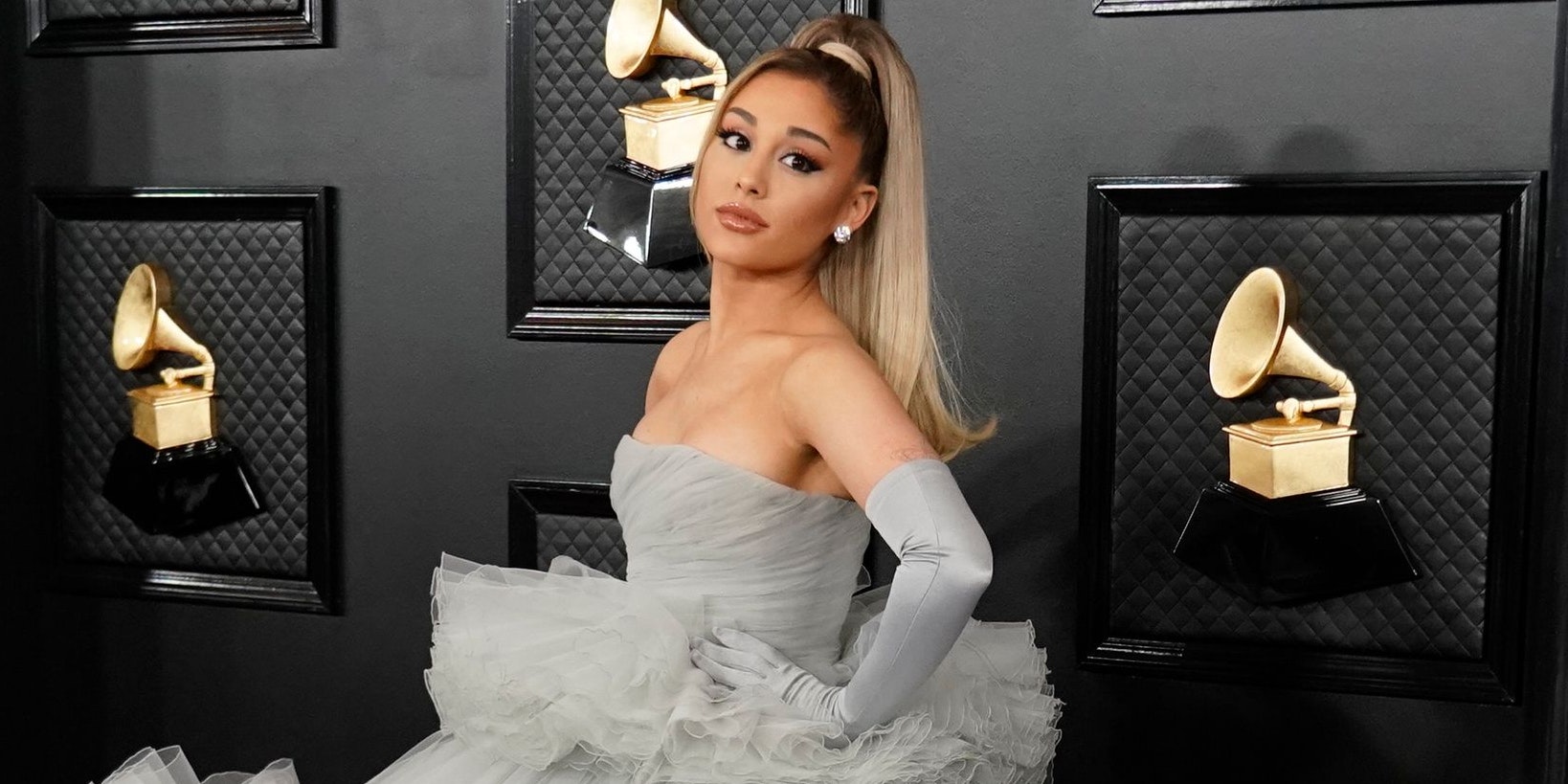 Ariana Grande gesteht, dass an ihr äußerlich nicht immer alles echt war.