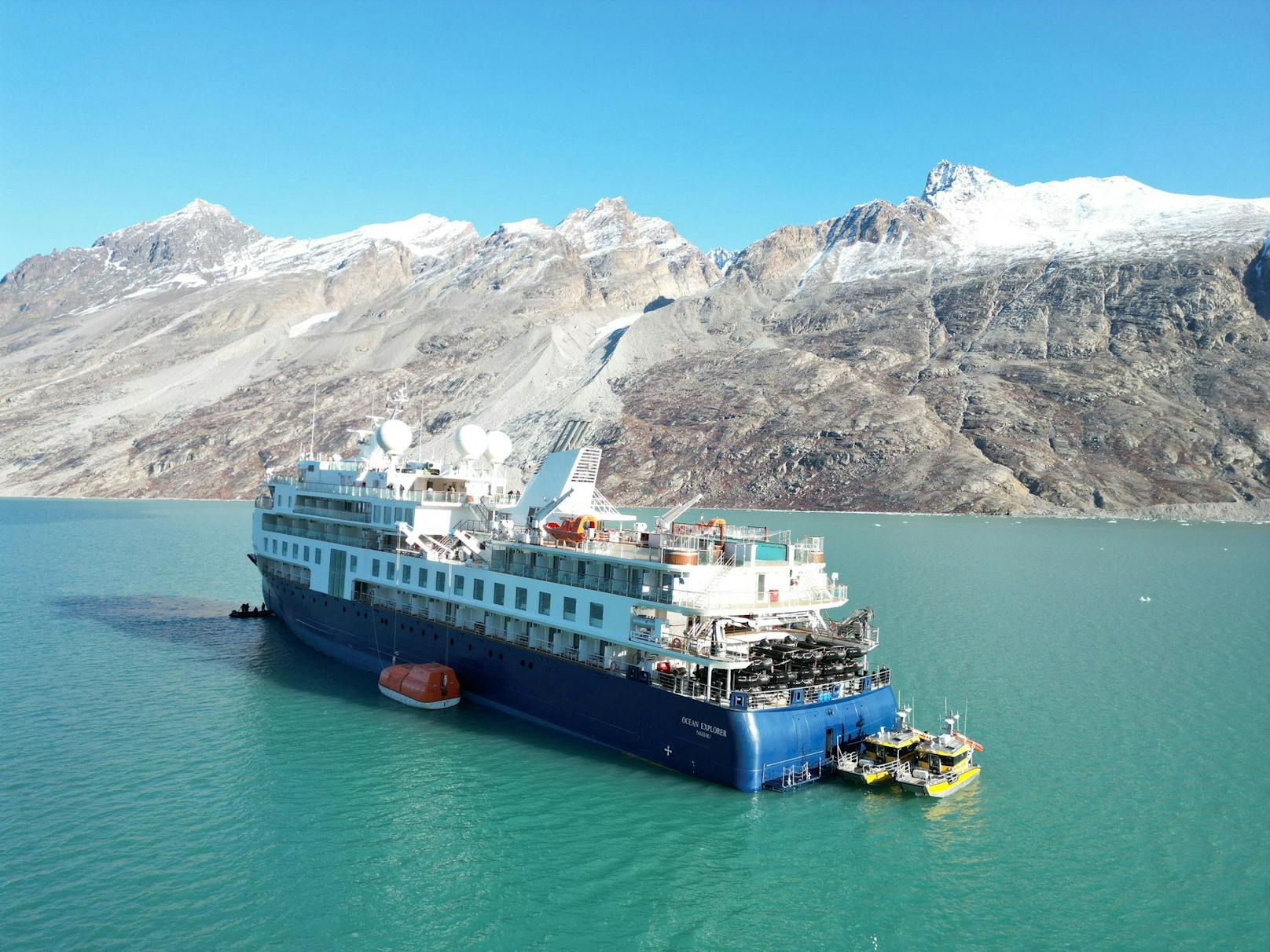 Die Passagiere sitzen seit Montag auf dem Kreuzfahrtschiff vor Grönland fest.