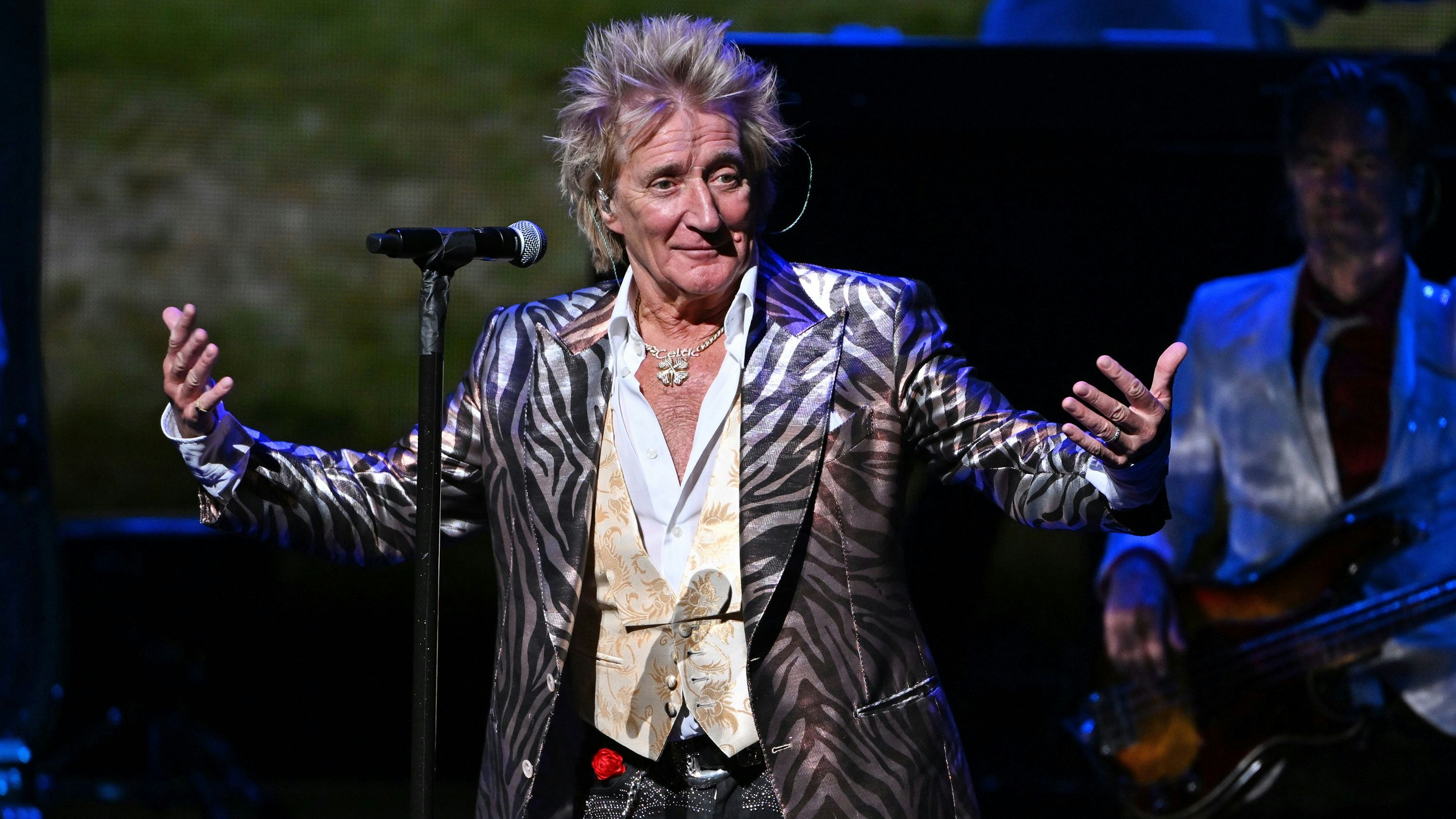 Download von www.picturedesk.com am 14.09.2023 (13:00).  ACT Rod Stewart -- HOLLYWOOD FL - FEBRUARY 13: Rod Stewart performs at Hard Rock Live at the Seminole Hard Rock Hotel & Casino on February 13, 2023 in Hollywood, Florida. Credit: mpi04/MediaPunch - 20230213_PD13846 - Rechteinfo: Rights Managed (RM)