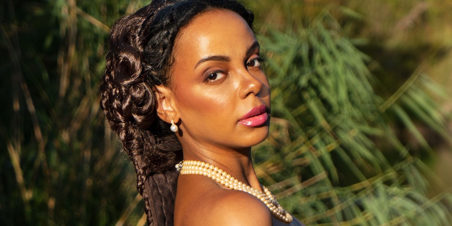 Bahati "Kolibri" Venus macht halbnackt auf Sisi.