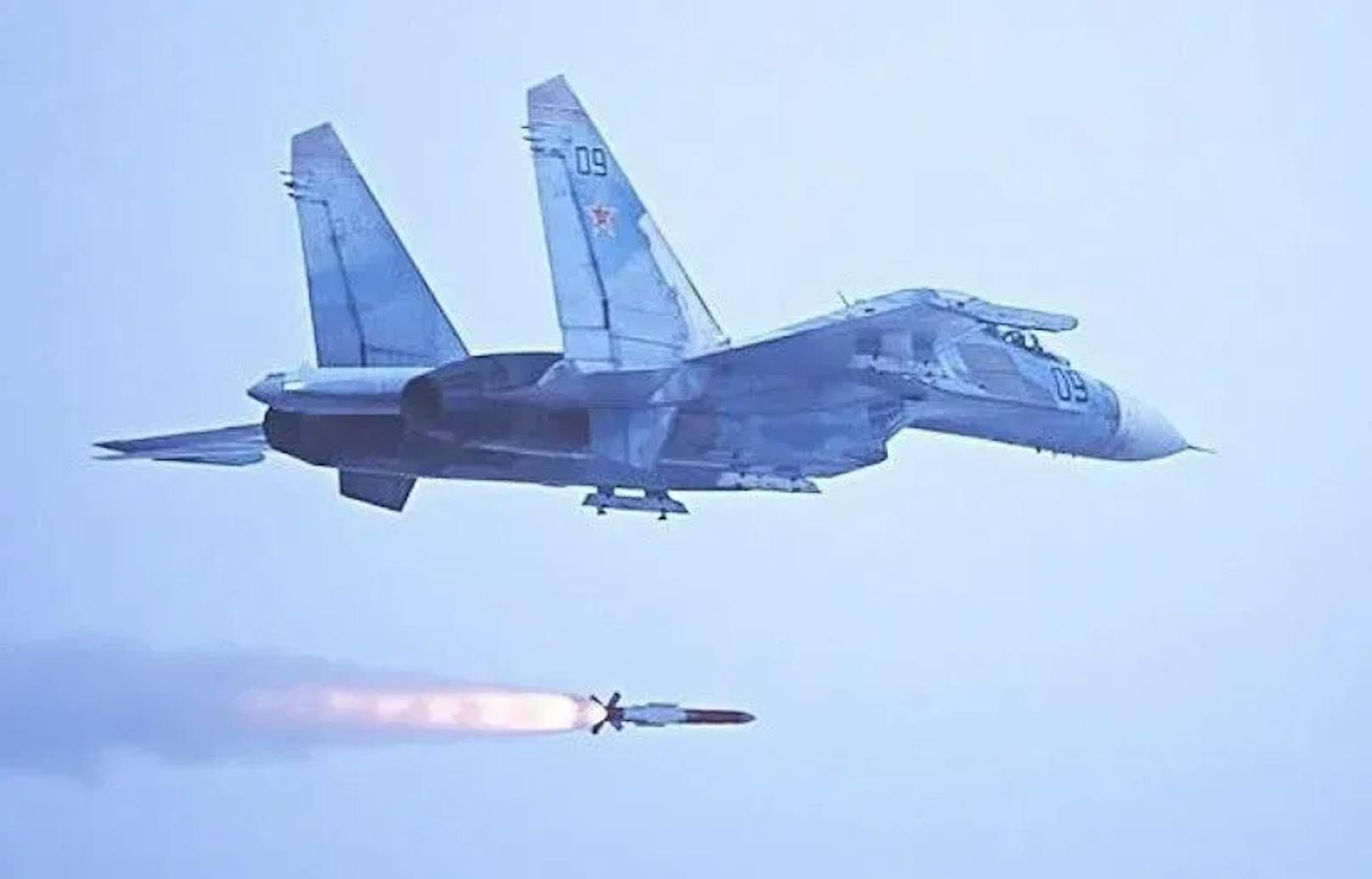 Im September 2022 feuerte eine russische Su-27 über dem Schwarzen Meer eine Rakete auf ein Nato-Flugzeug ab.