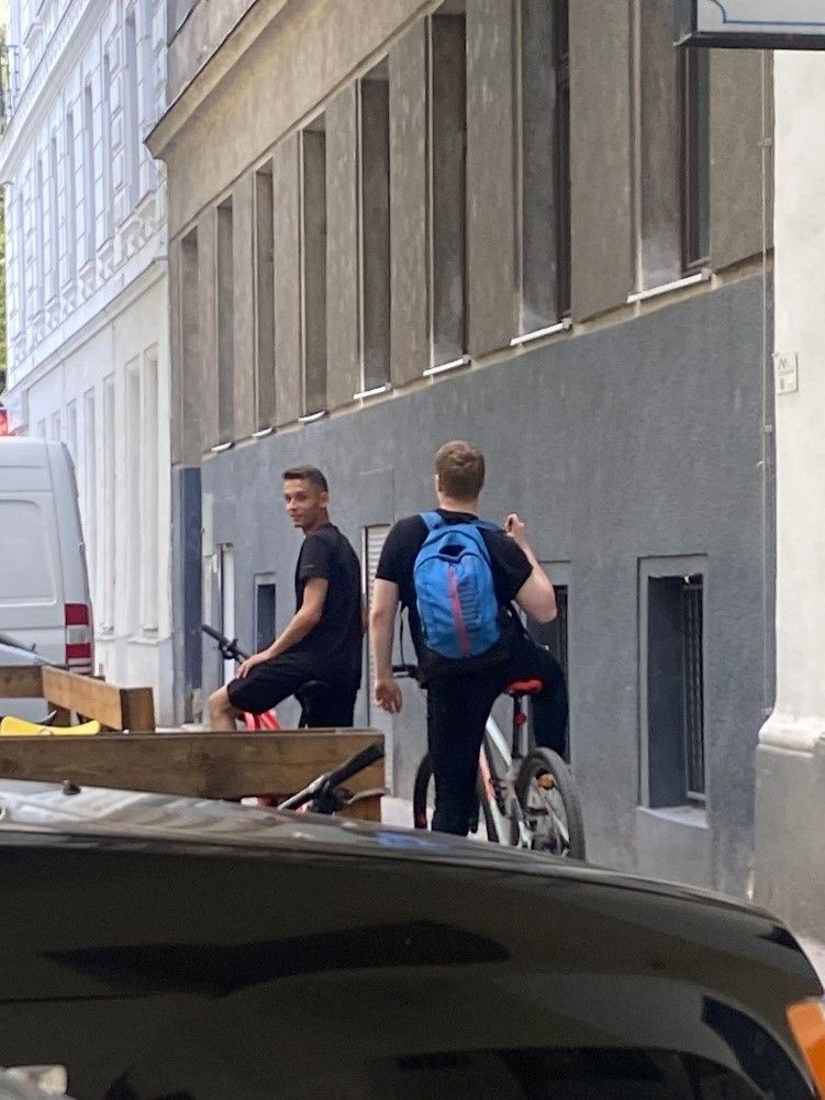 Das sind die beiden Tatverdächtigen.