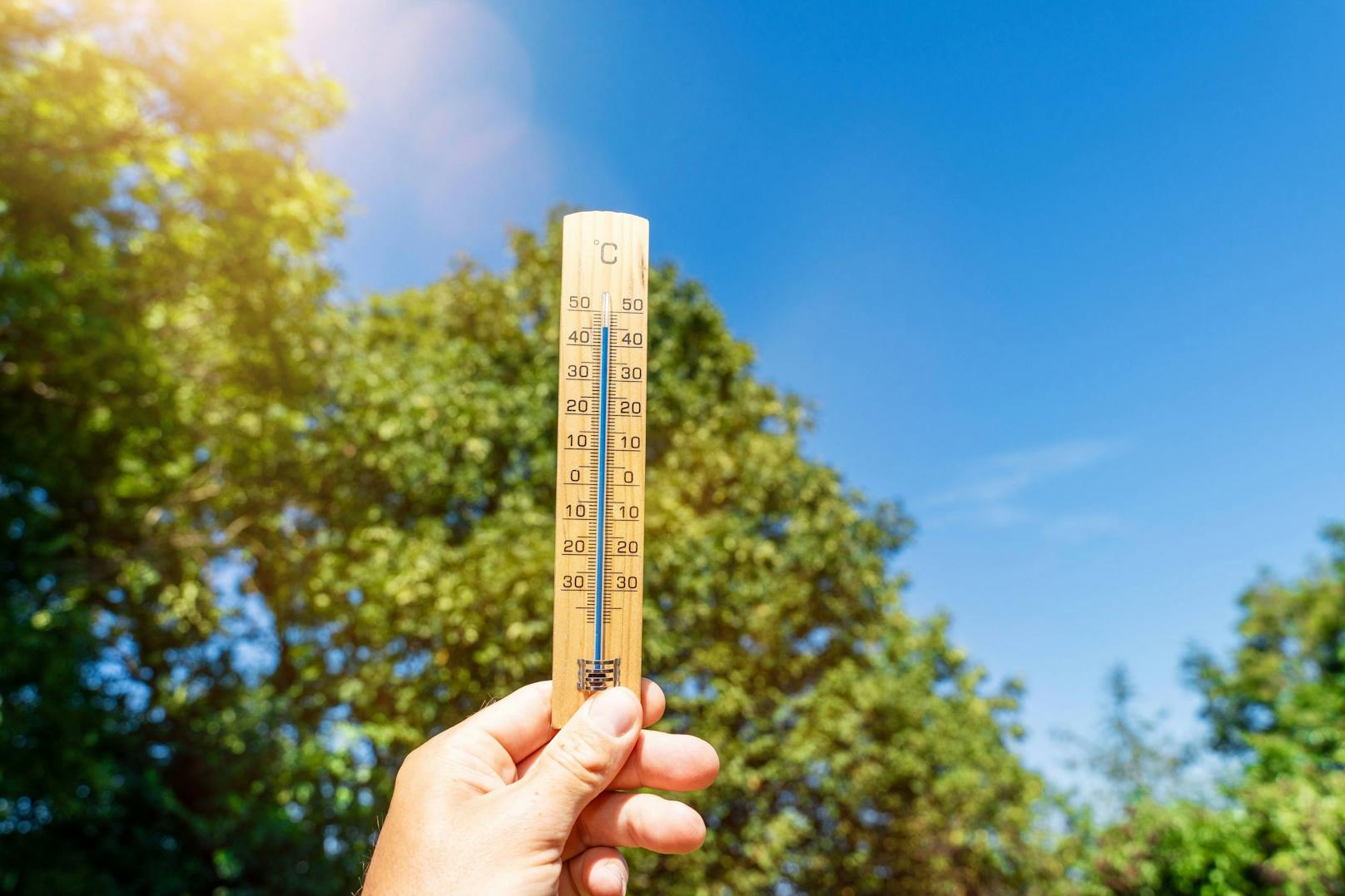 Zum Wochenende steigen die Temperaturen nochmals deutlich an. (Symbolbild)