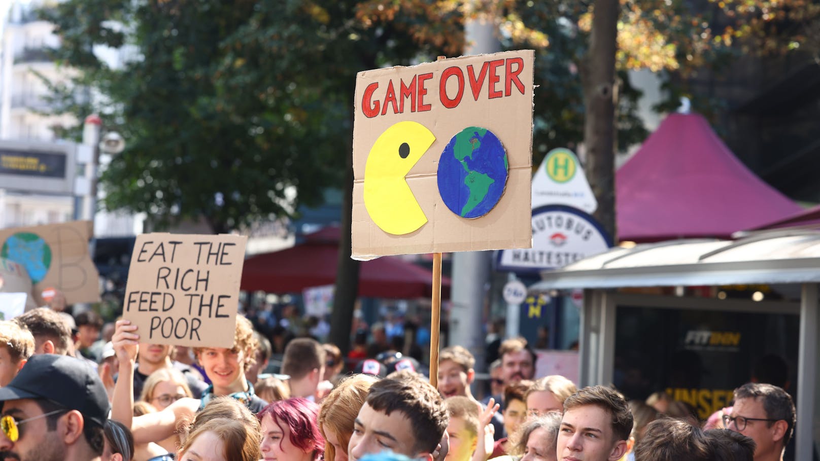 Gegen 12 Uhr füllte sich Wien-Mitte.