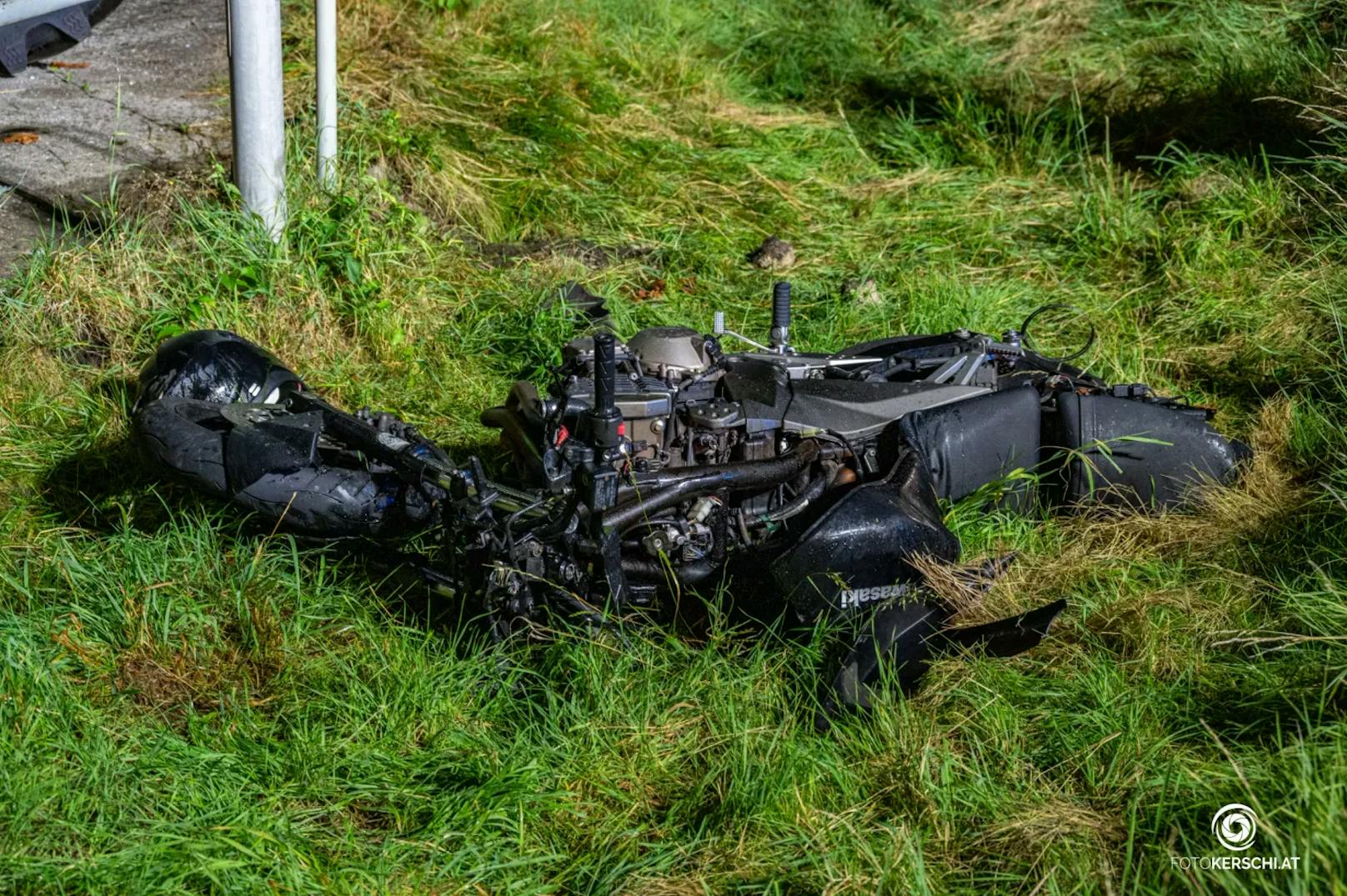Motorradfahrer (30) crasht gegen Traktor – sofort tot