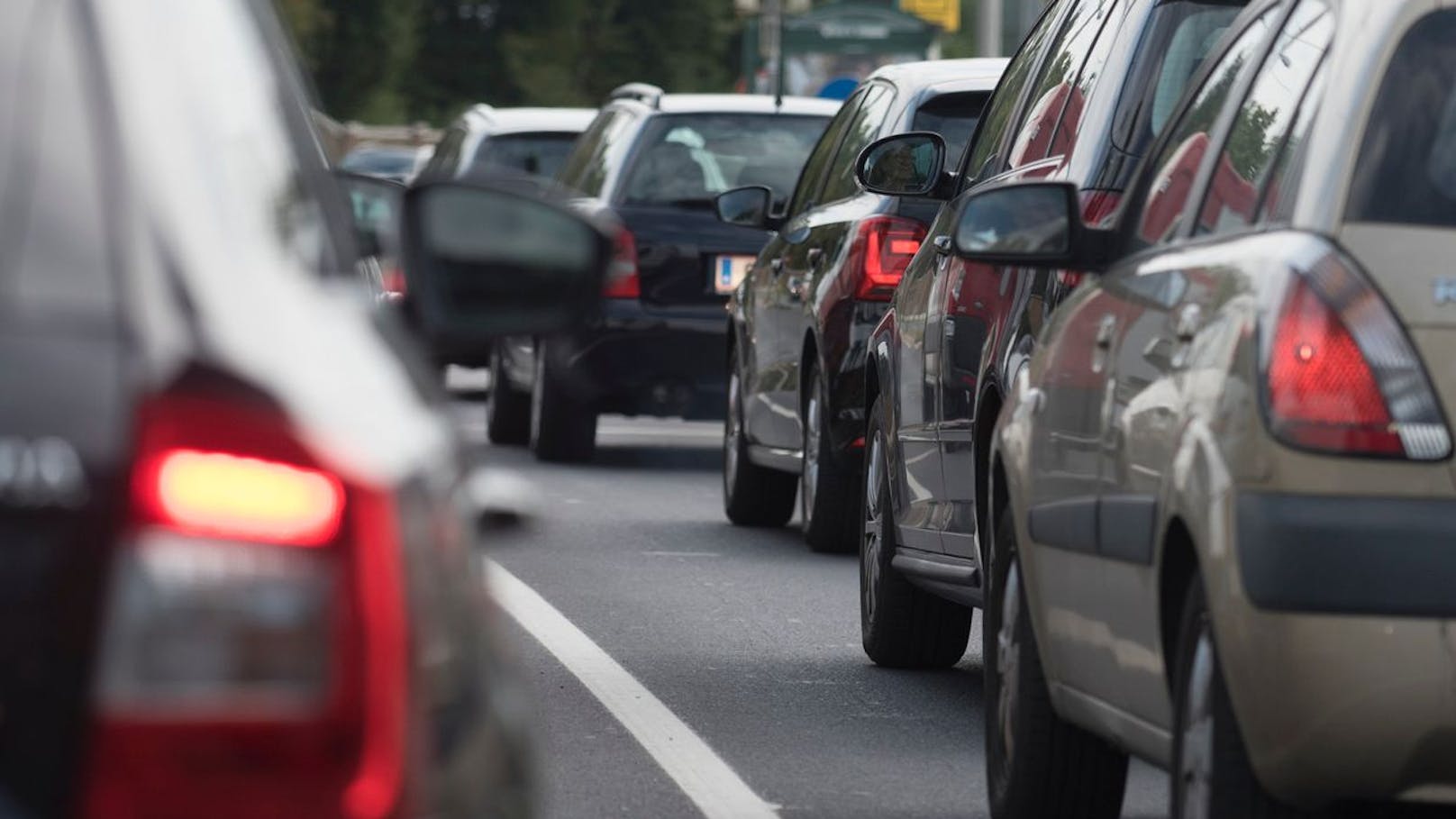 Baustart für Radweg bremst nun Autos in Donaustadt aus