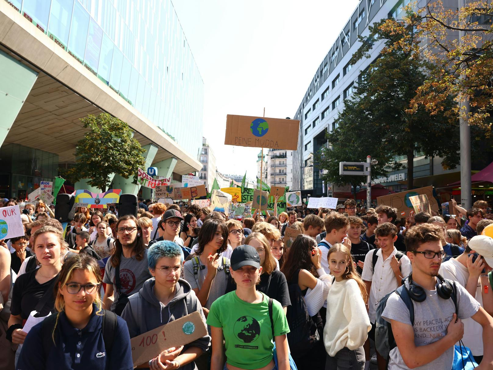Zum 14. Mal gehen am Freitag zehntausende Personen beim internationalen Klimastreik von "Fridays for Future" weltweit auf die Straße.