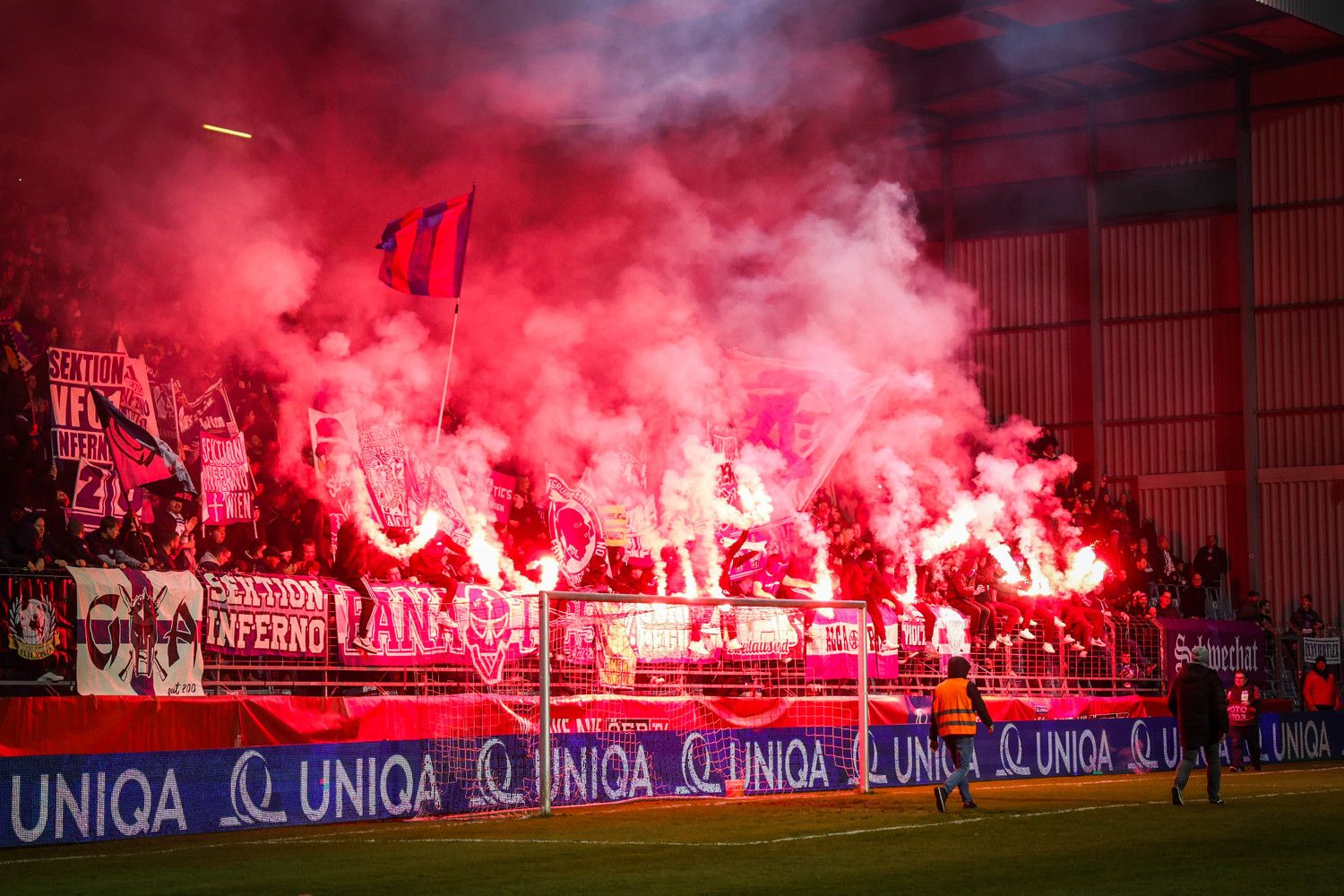 In die Austria-Kurve schleichen sich immer wieder Mitglieder der verbannten 