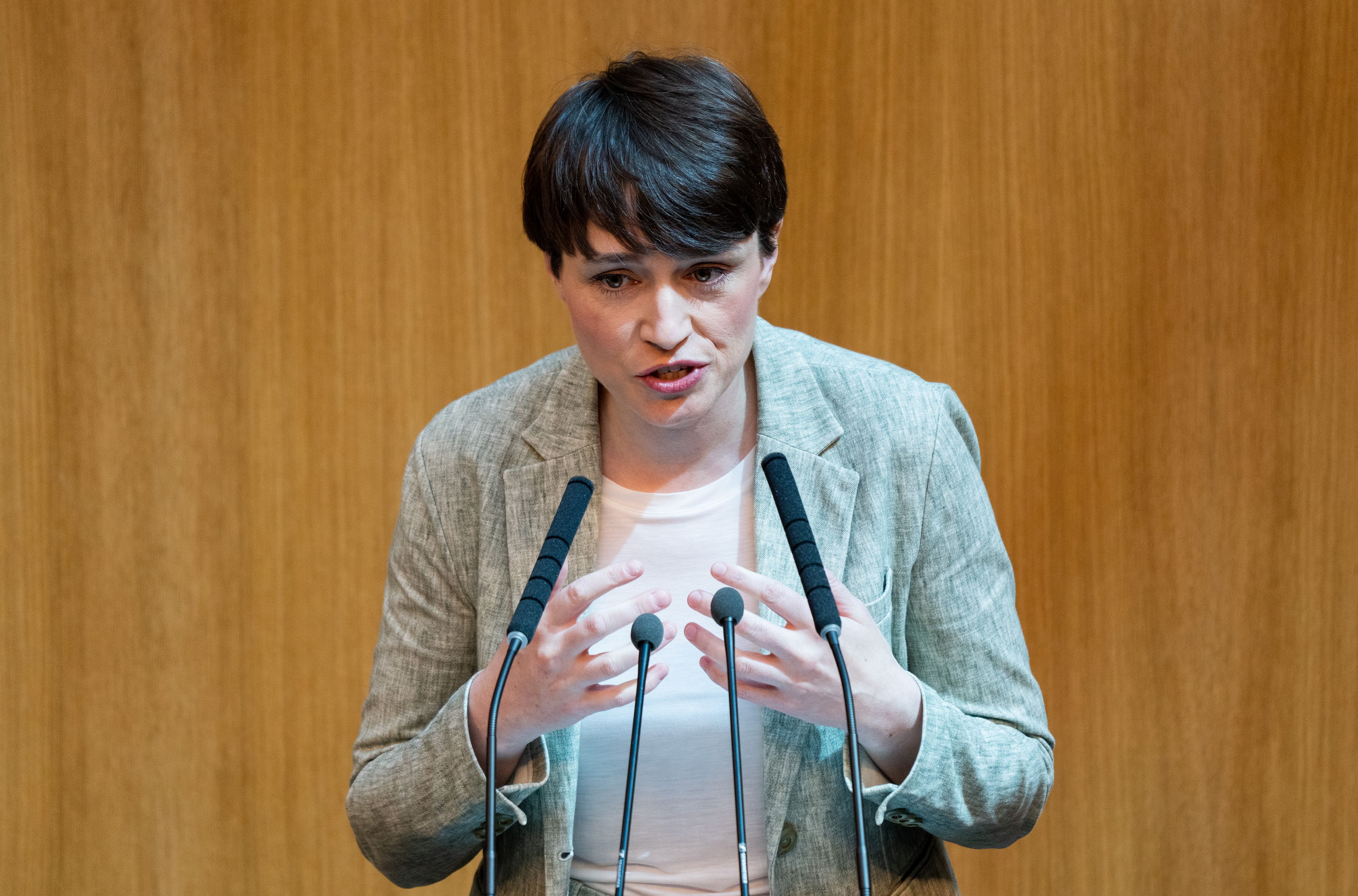 Download von www.picturedesk.com am 16.09.2023 (12:58).  ABD0068_20230614 - WIEN - ÖSTERREICH: Grünen-Klubobfrau Sigrid Maurer am Mittwoch, 14. Juni 2023, anl. einer Sitzung des Nationalrats im Parlament in Wien. - FOTO: APA/GEORG HOCHMUTH - 20230614_PD2176 - Rechteinfo: Rights Managed (RM)