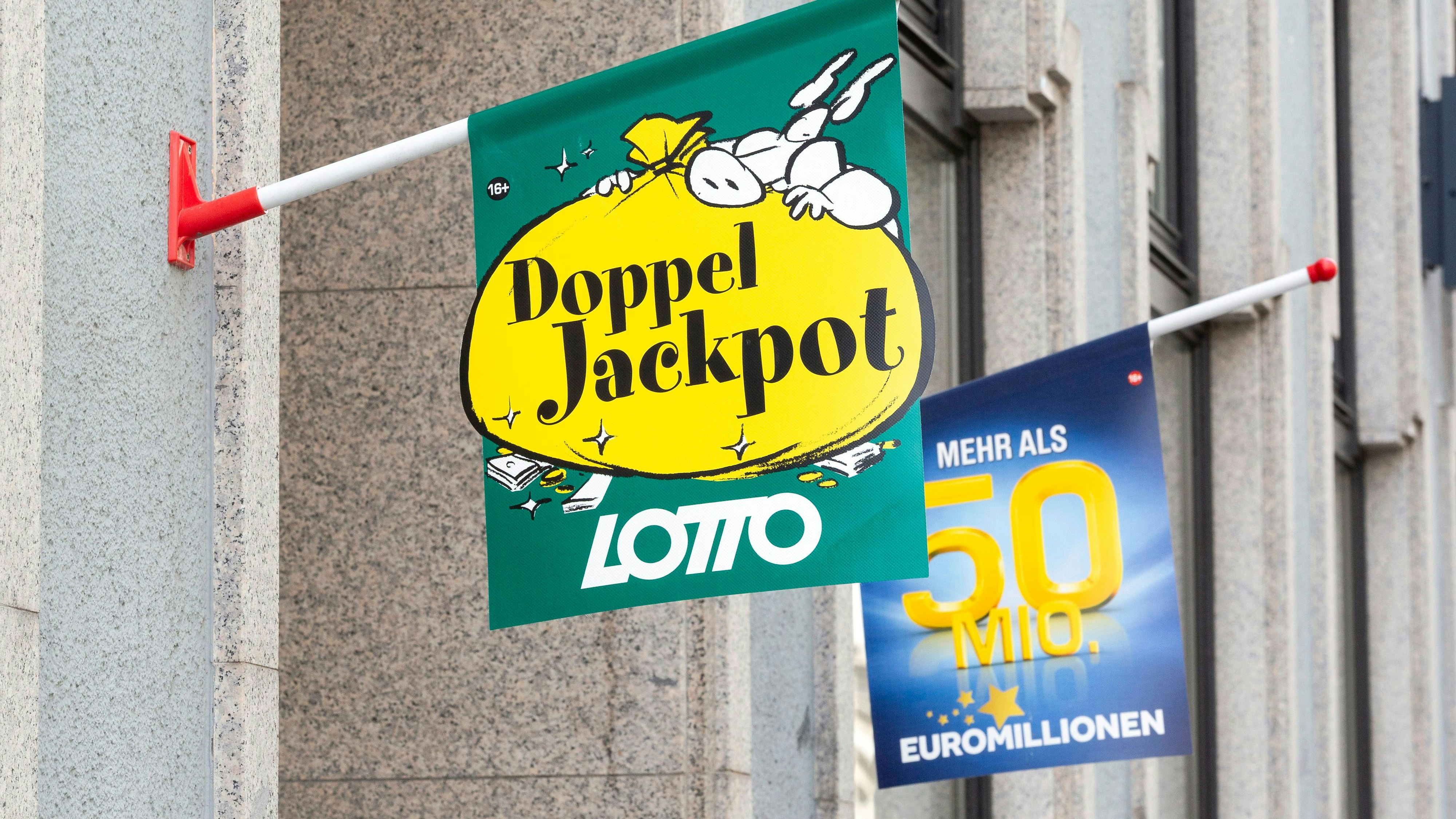 Eine Oberösterreicherin staubt beim Lotto so richtig ab. 