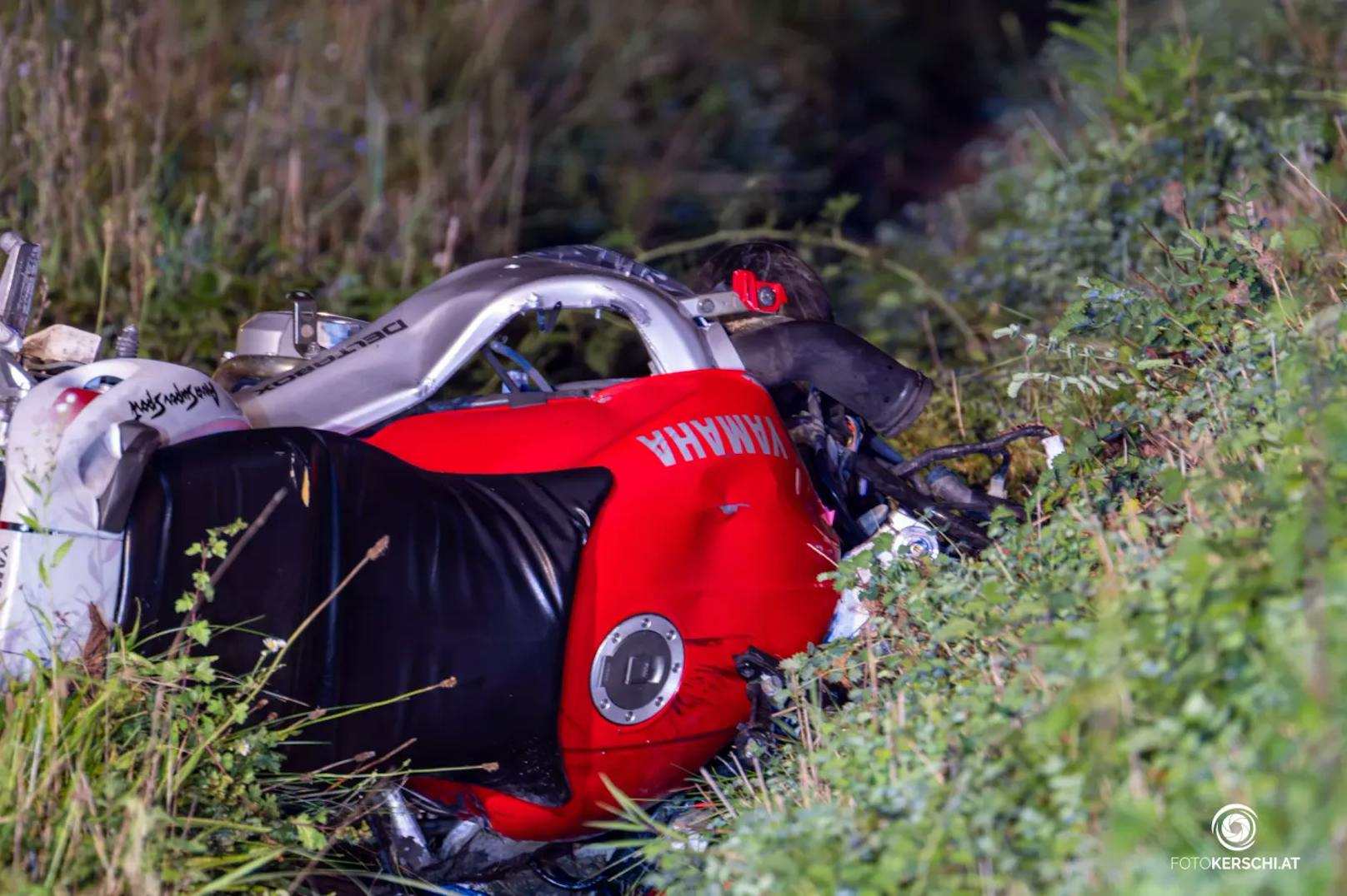 Im Bezirk Steyr-Land ist es am Freitag zu einem tragischen Verkehrsunfall gekommen. Für einen Biker kam dabei jede Hilfe zu spät.