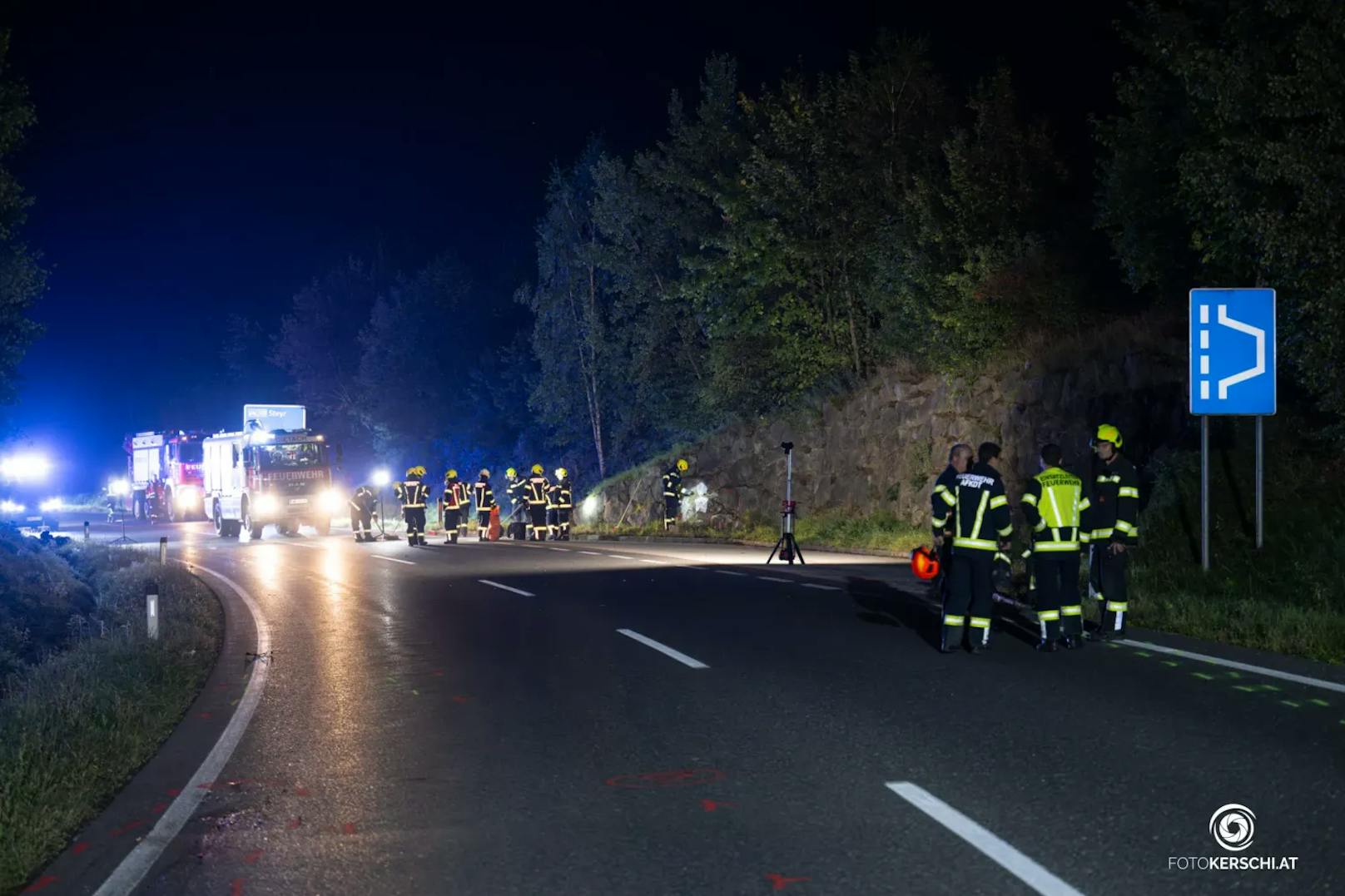 Im Bezirk Steyr-Land ist es am Freitag zu einem tragischen Verkehrsunfall gekommen. Für einen Biker kam dabei jede Hilfe zu spät.