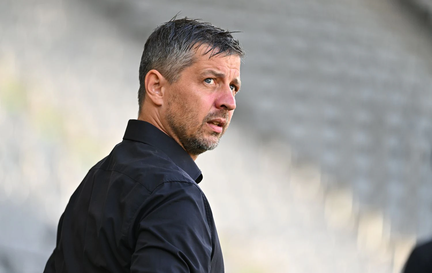 Blau-Weiß-Coach Gerald Scheiblehner poltert gegen Altach und den Video-Referee. 