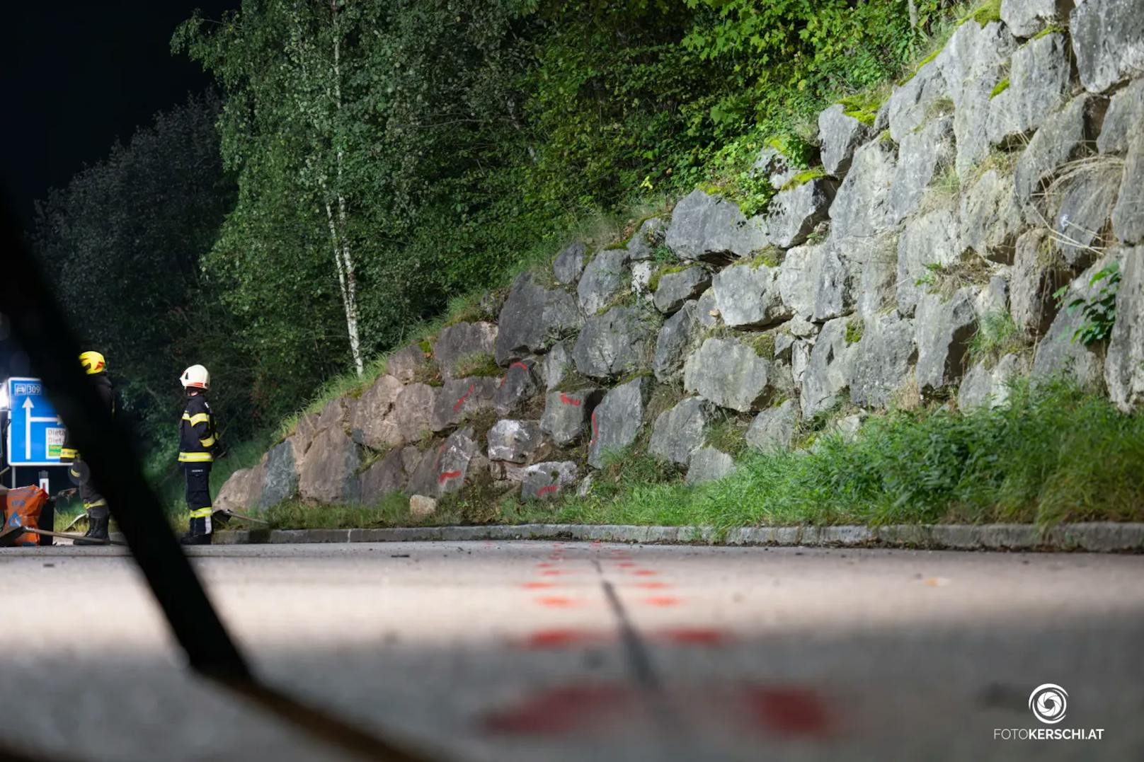 Im Bezirk Steyr-Land ist es am Freitag zu einem tragischen Verkehrsunfall gekommen. Für einen Biker kam dabei jede Hilfe zu spät.