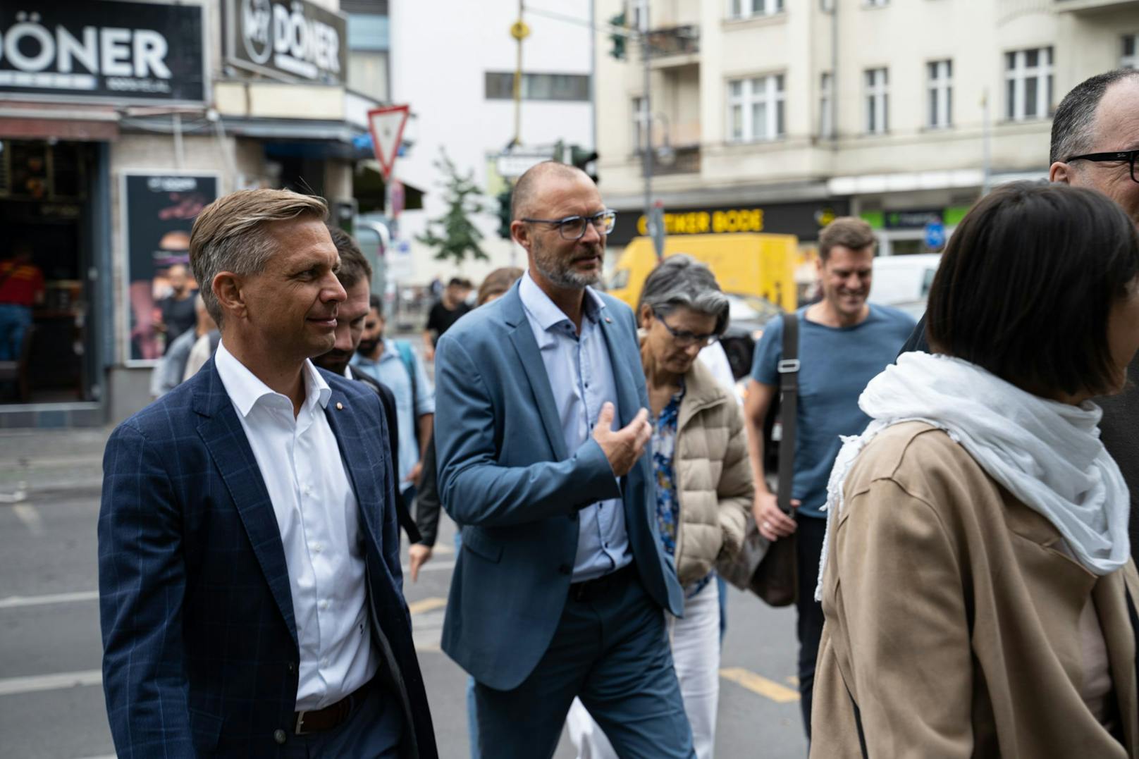 Landespolizeidirektor Andreas Pilsl (rechts), Integrationslandesrat Wolfgang Hattmannsdorfer (ÖVP)