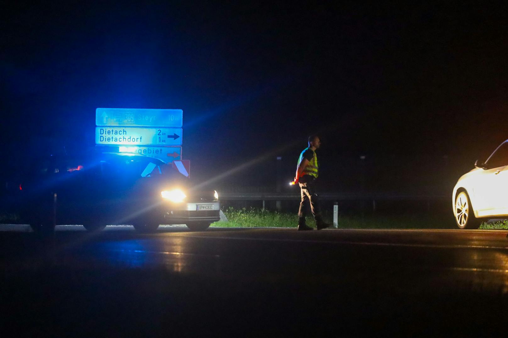 Ein Todesopfer soll offenbar am späten Freitagabend ein folgenschwerer Unfall auf der B309 Steyrer Straße in Dietach (Bezirk Steyr-Land) gefordert haben.