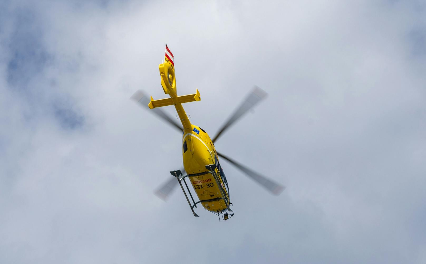 Die 43-Jährige wurde schwer verletzt ins Spital geflogen. (Symbolbild)