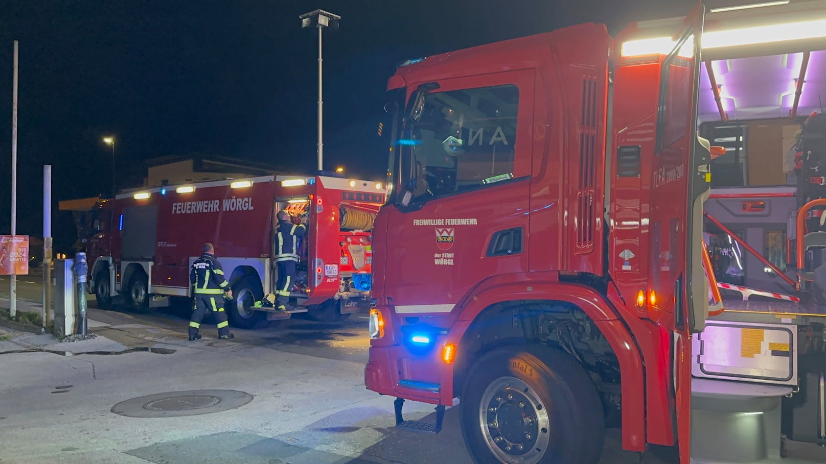 Im Kellerbereich eines Mehrfamilienhauses in Wörgl brach am Sonntag ein Feuer aus. Mehrere Personen mussten aus dem Haus evakuiert werden.