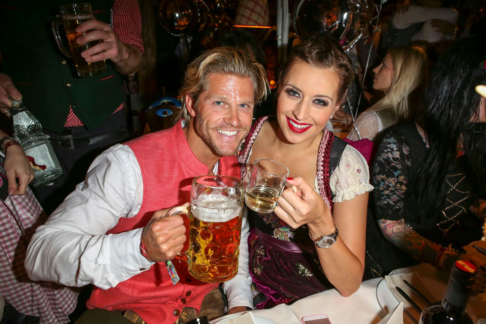 Auch mit Ur-"Bachelor" Paul Janke war Verena Kerth beim Almauftrieb 2014.