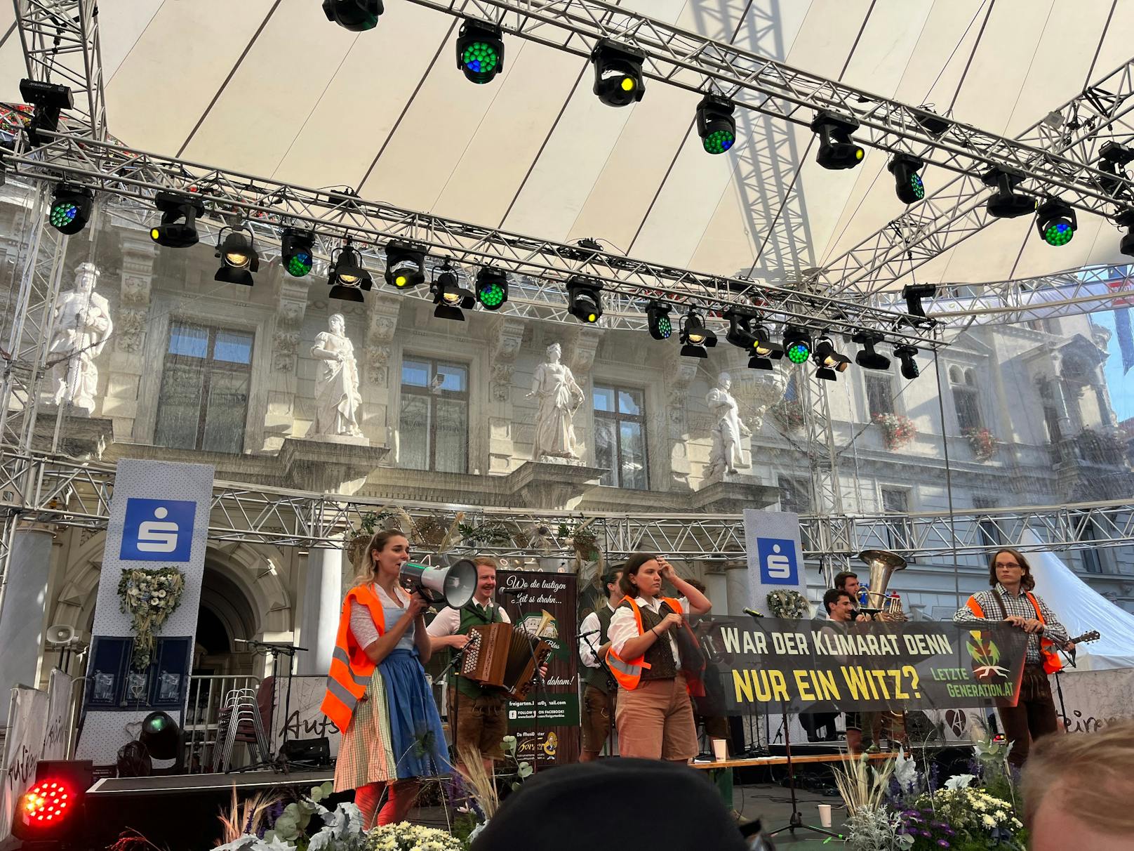 In Graz wurde das “Aufsteirern” durch eine Protestaktion der Letzten Generation unterbrochen.