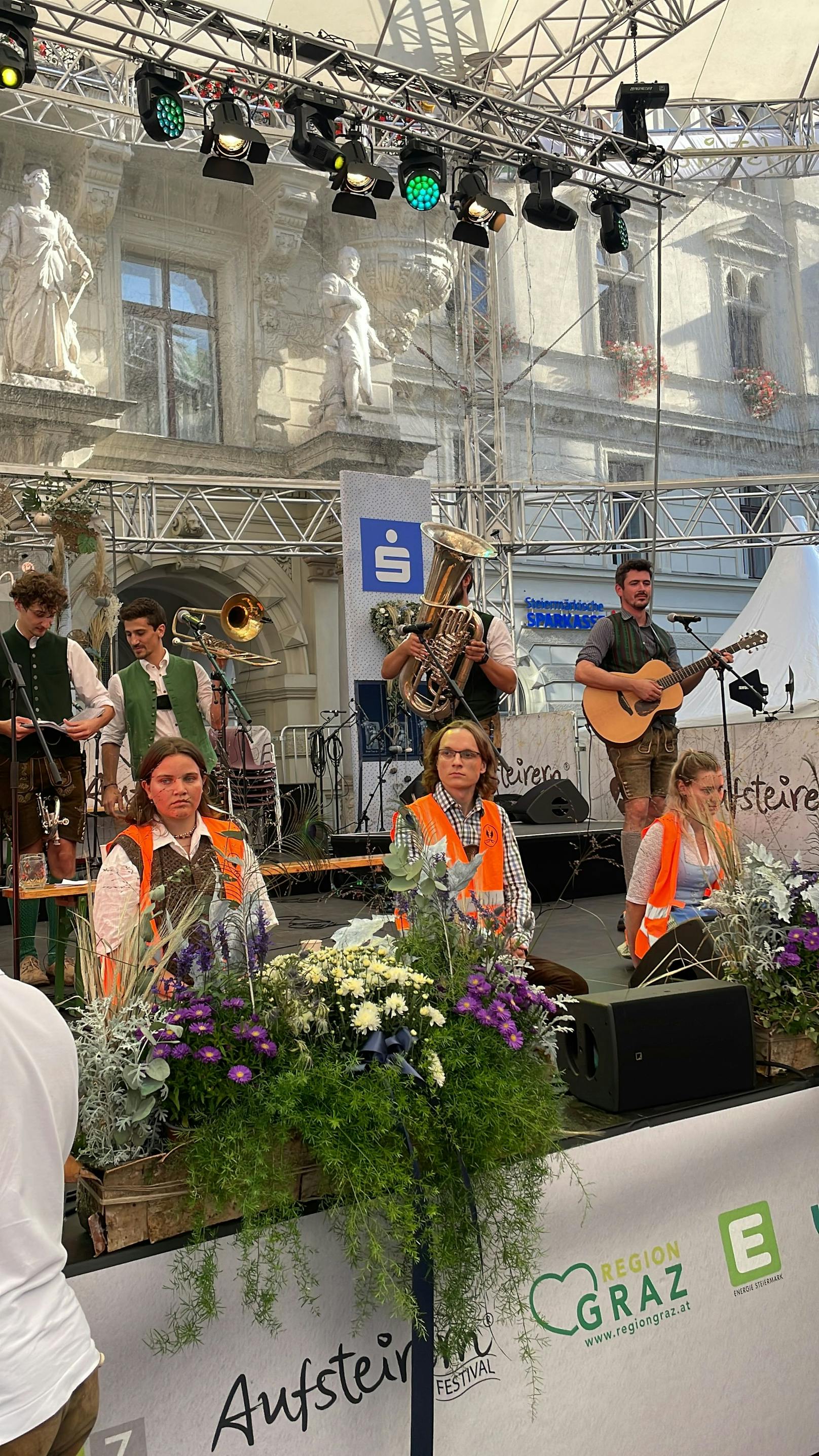 In Graz wurde das “Aufsteirern” durch eine Protestaktion der Letzten Generation unterbrochen.