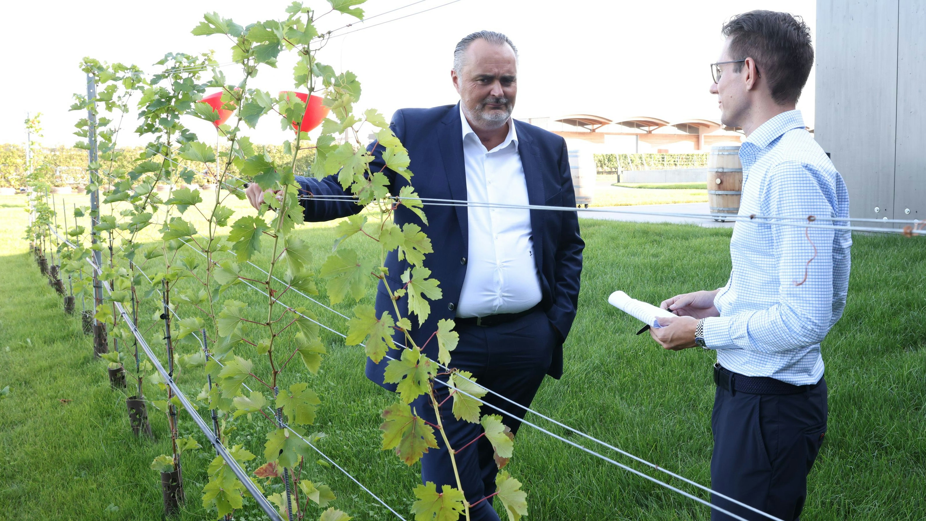 Interview im Seewinkel: Doskozil im Gespräch mit <em>Heute.at</em>-Chefredakteur Clemens Oistric