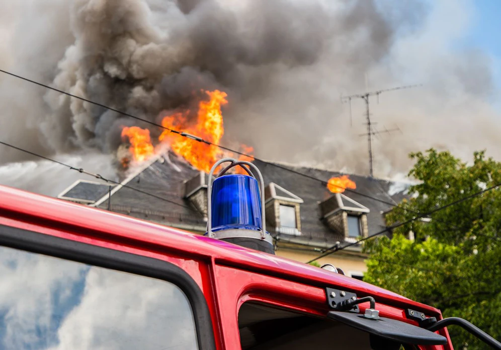 Die Wiener Berufsfeuerwehr wurde am frühen Samstagmorgen nach Wien-Liesing beordert. (Symbolbild)