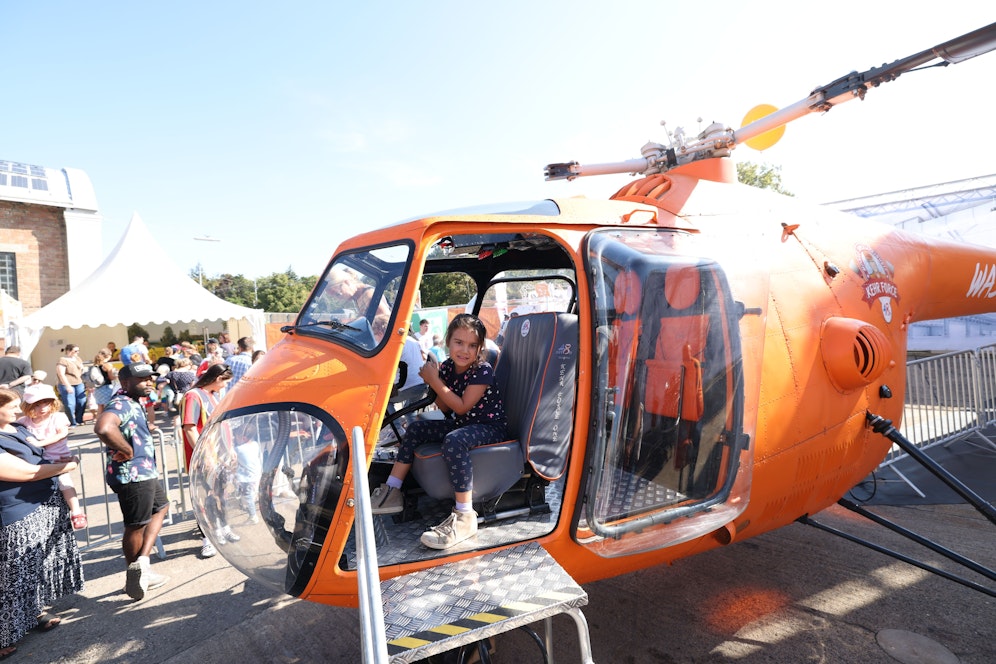 Lara (6) durfte am Mistfest die Kehr Force testen – und war sichtlich begeistert.