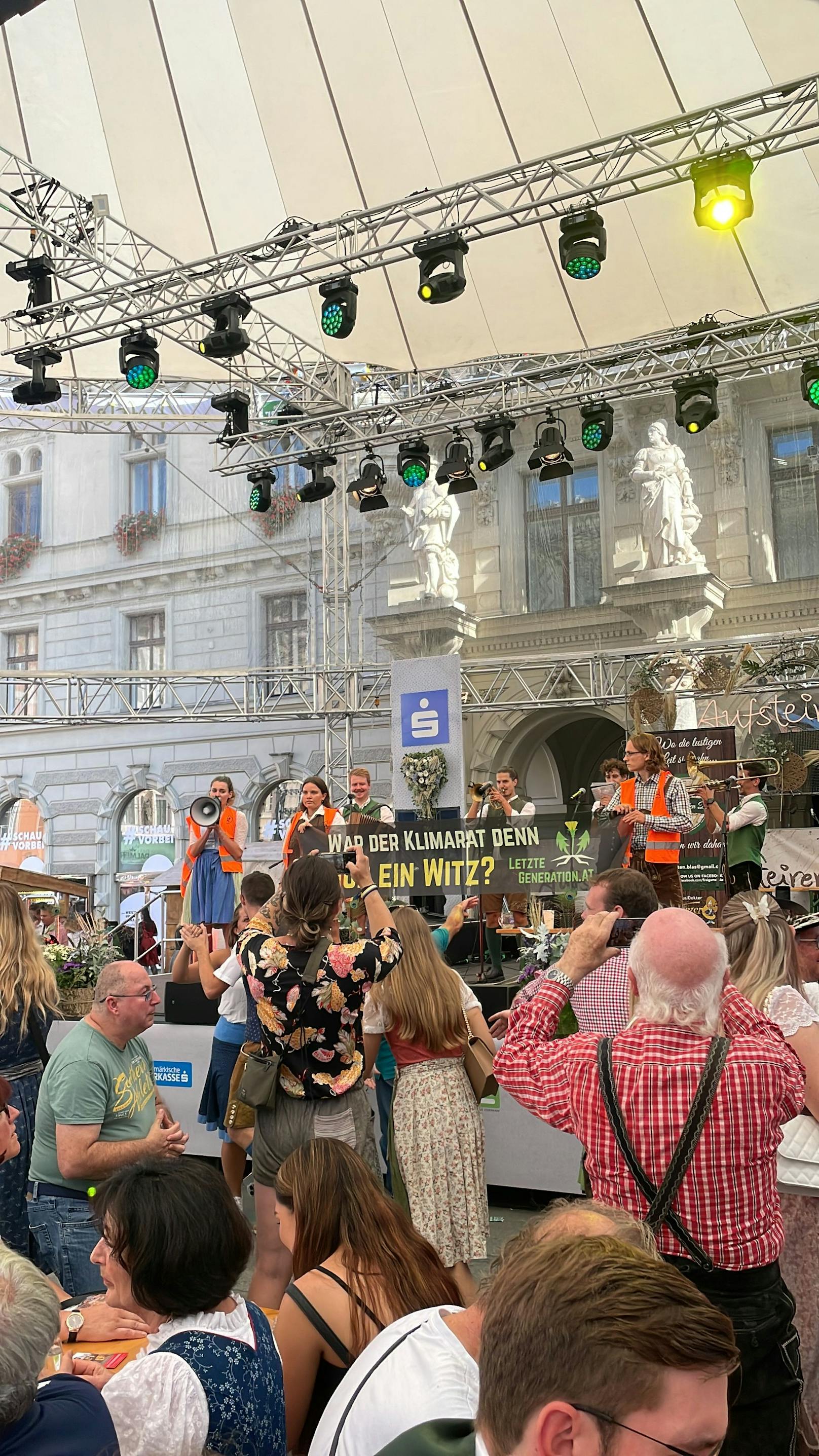 In Graz wurde das “Aufsteirern” durch eine Protestaktion der Letzten Generation unterbrochen.