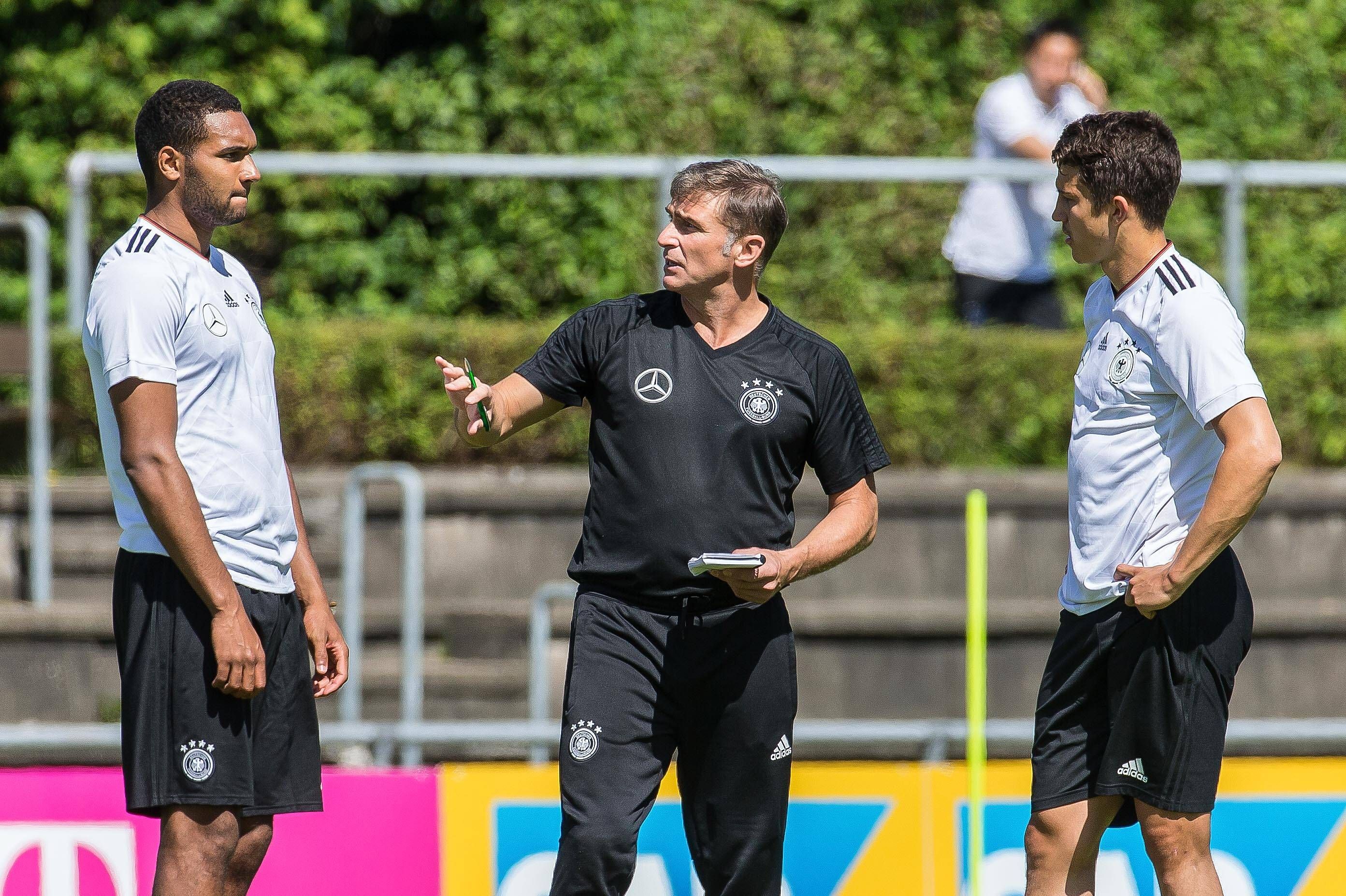 Wird Stefan Kuntz bald wieder im Deutschland-Trainingsoutfit zu sehen sein