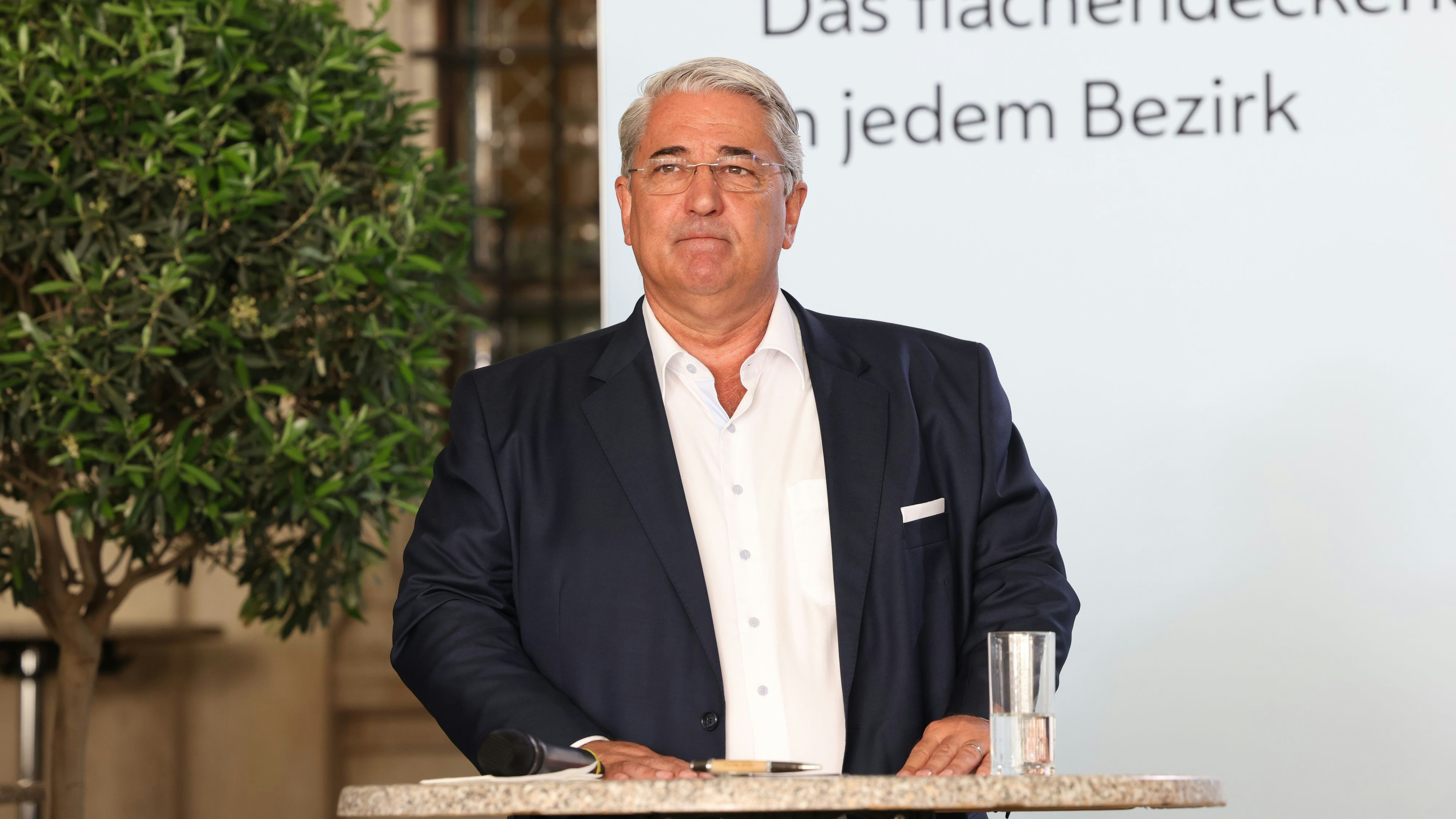 20210617 / parkpickerl für ganz wien präsentation Ernst Nevrivy  / foto: denise auer / tageszeitung heute 