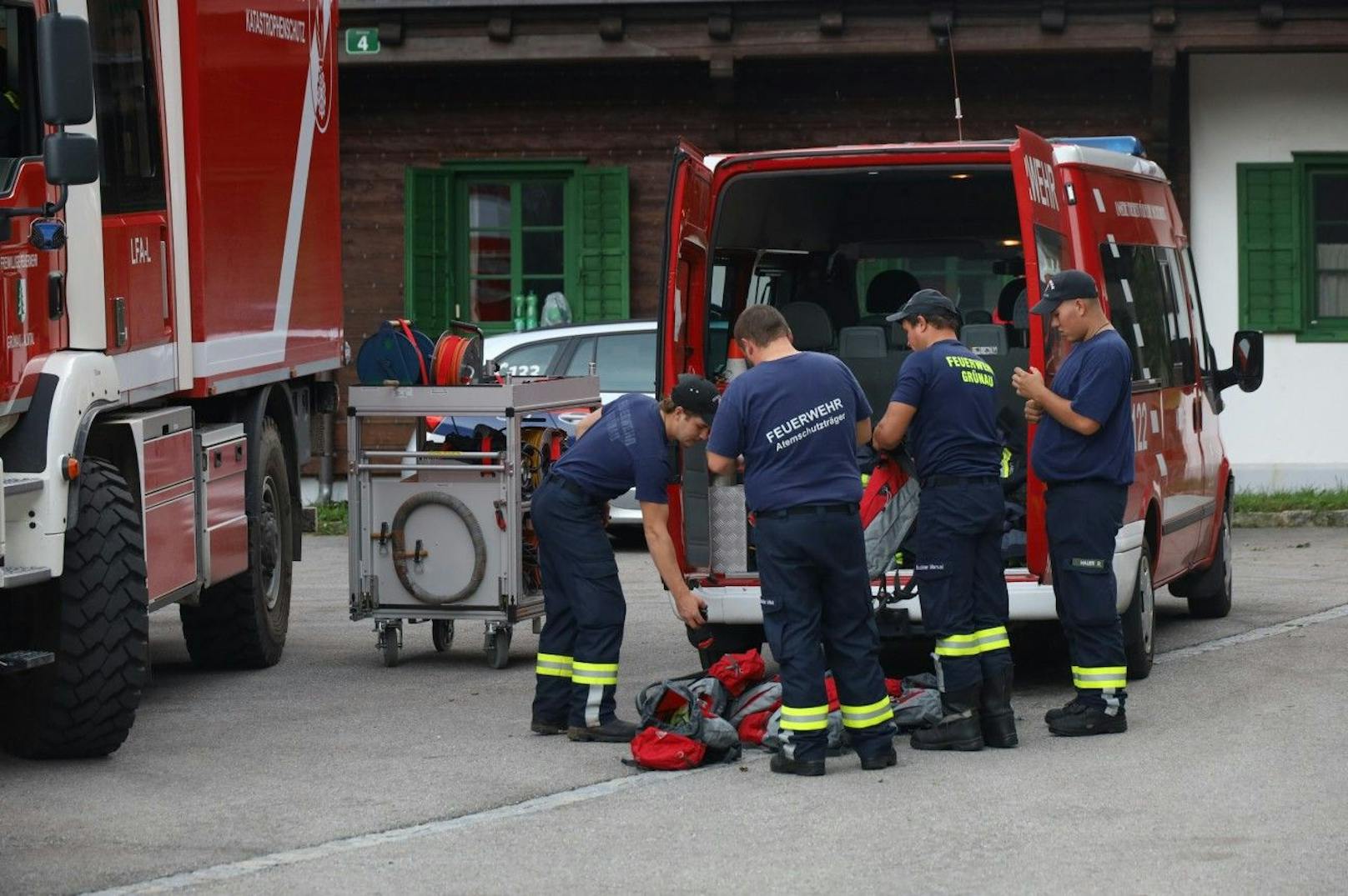 In Grünau im Almtal (Bezirk Gmunden) standen am Wochenende zahlreiche Einsatzkräfte von Feuerwehr und Bergrettung bei einer Suchaktion nach einem abgängigen Bergsteiger im Einsatz.