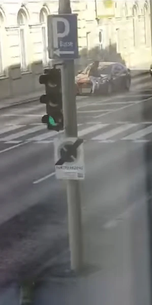Vorfall in St. Pölten: Mann warf sich auf Motorhaube von Auto