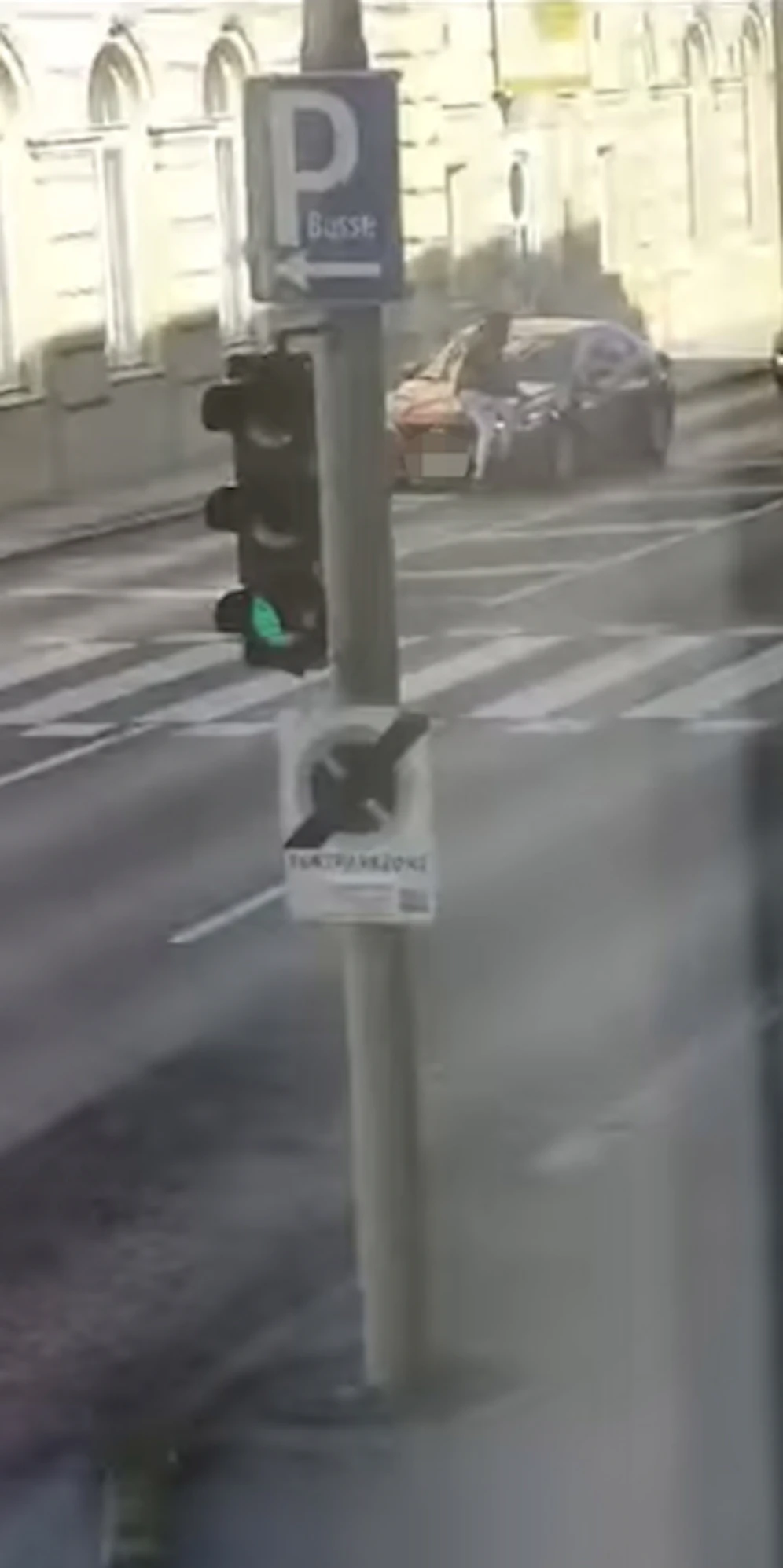 Vorfall in St. Pölten: Mann warf sich auf Motorhaube von Auto