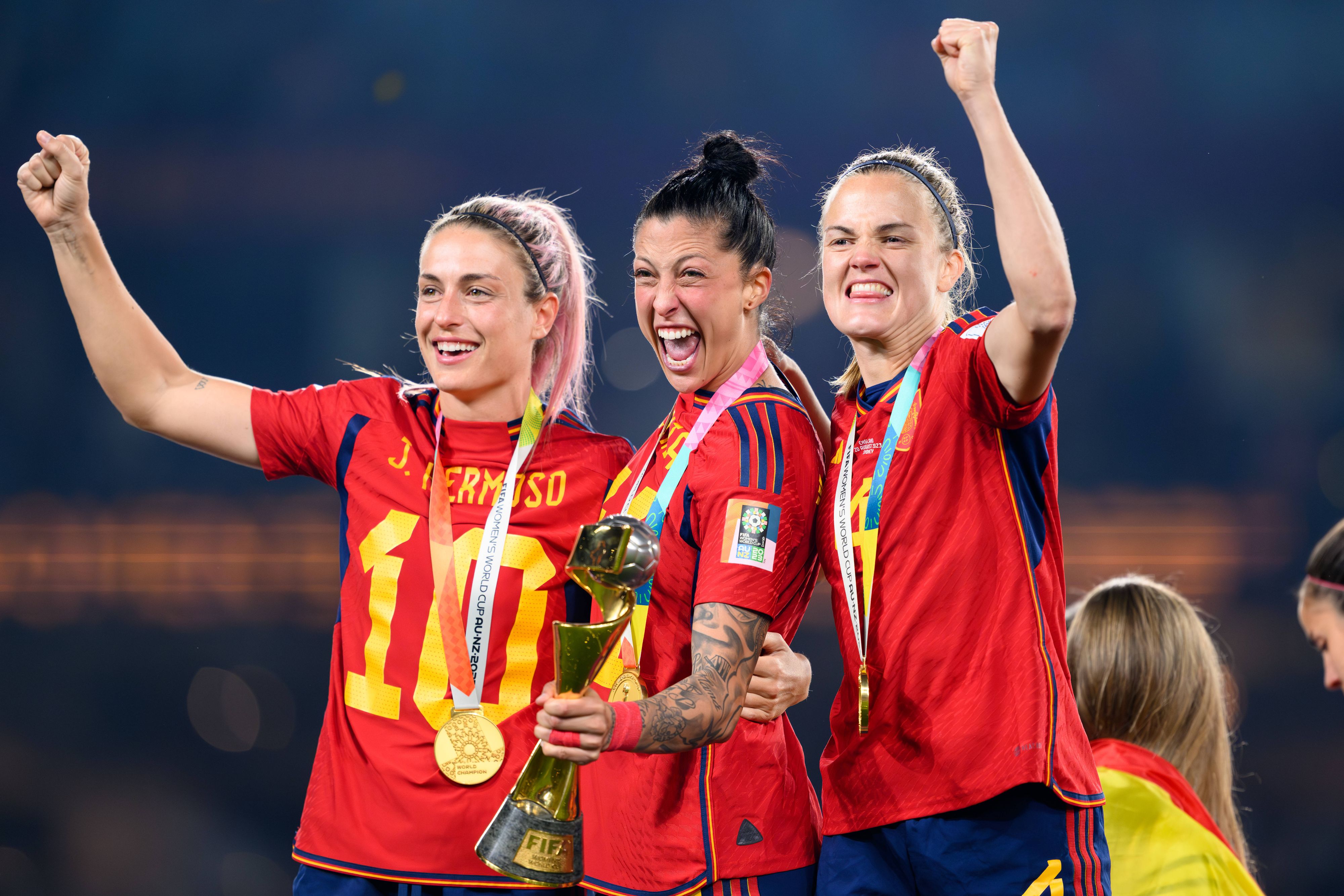 Jennis Hermoso (Mitte) fehlt nach dem WM-Titel.