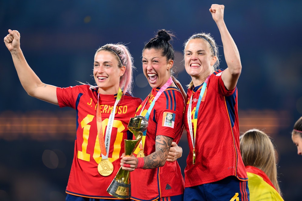 Jennis Hermoso (Mitte) fehlt nach dem WM-Titel.