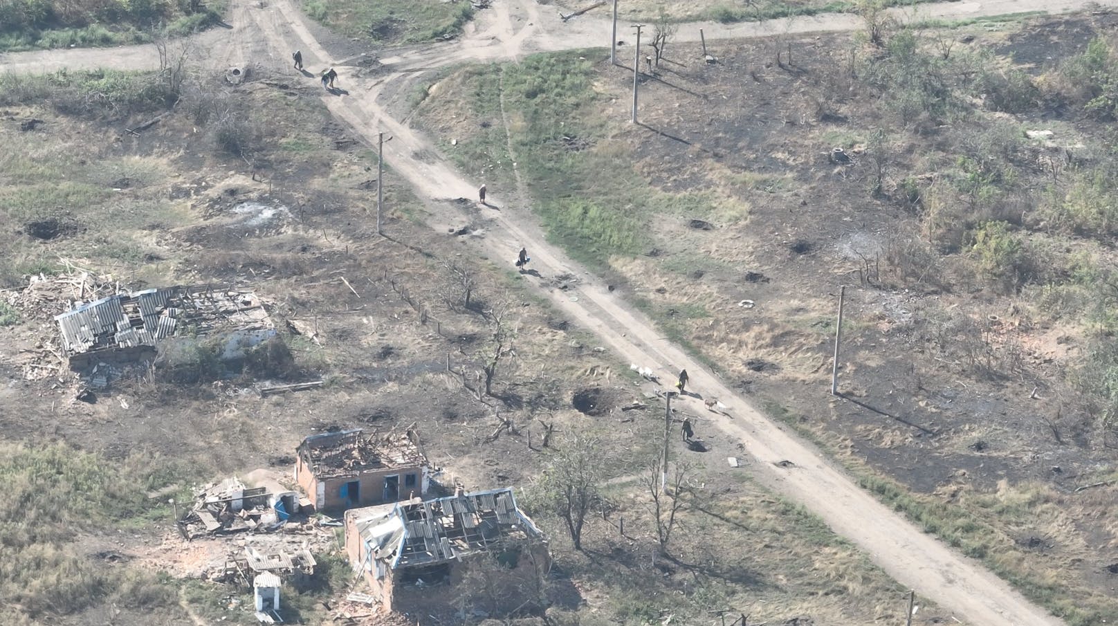 <strong>25. August 2023:</strong> Ein Video zeigt ukrainische Soldaten des Angriffsbataillons "Skala" bei der Befreiung von Robotyne, Oblast Saporischschja, an der Südfront.