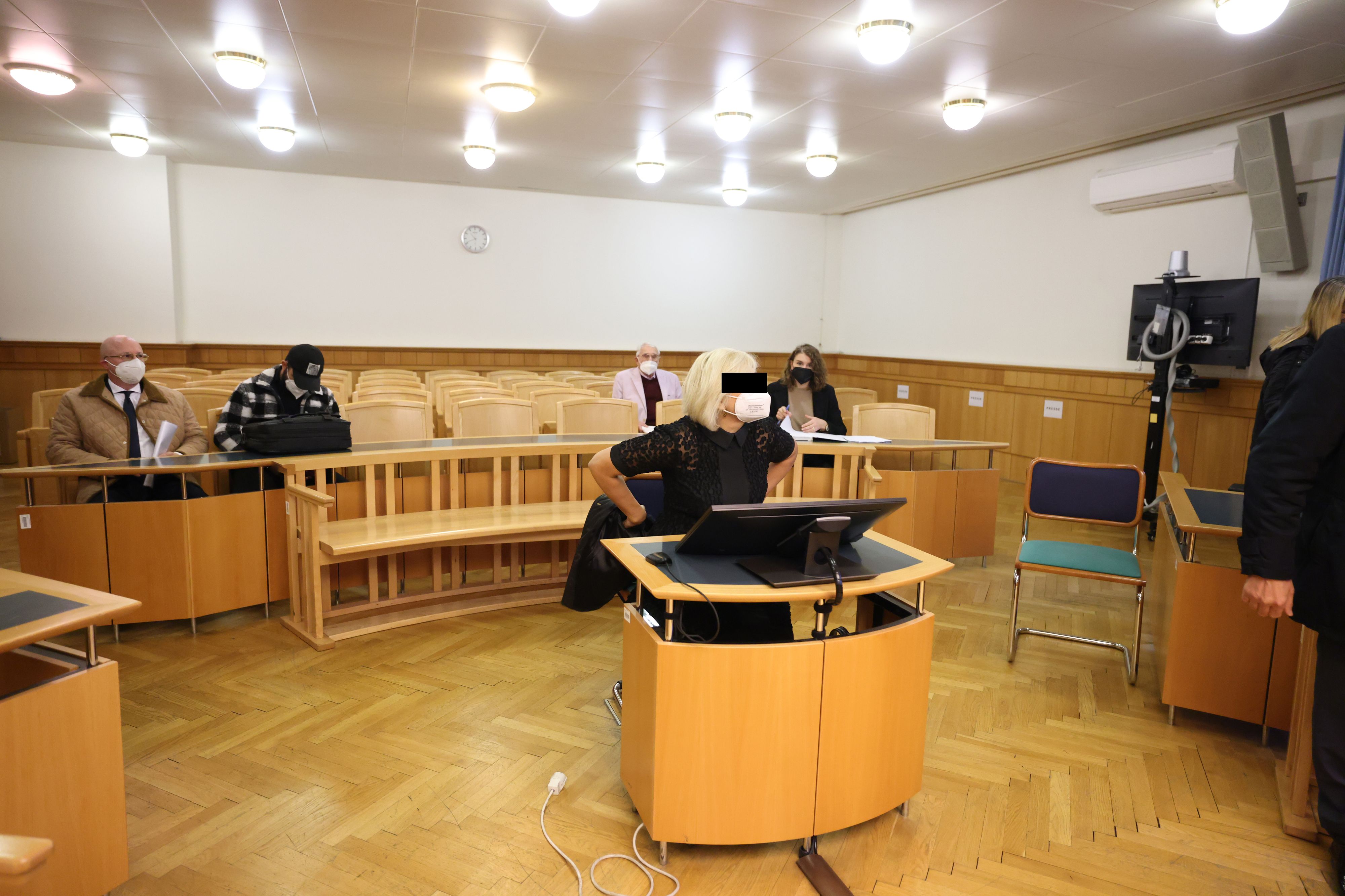 Die angeklagte Pflegerin beteuert bis heute ihre Unschuld, fasste nun (wieder) eine unbedingte Haftstrafe aus.