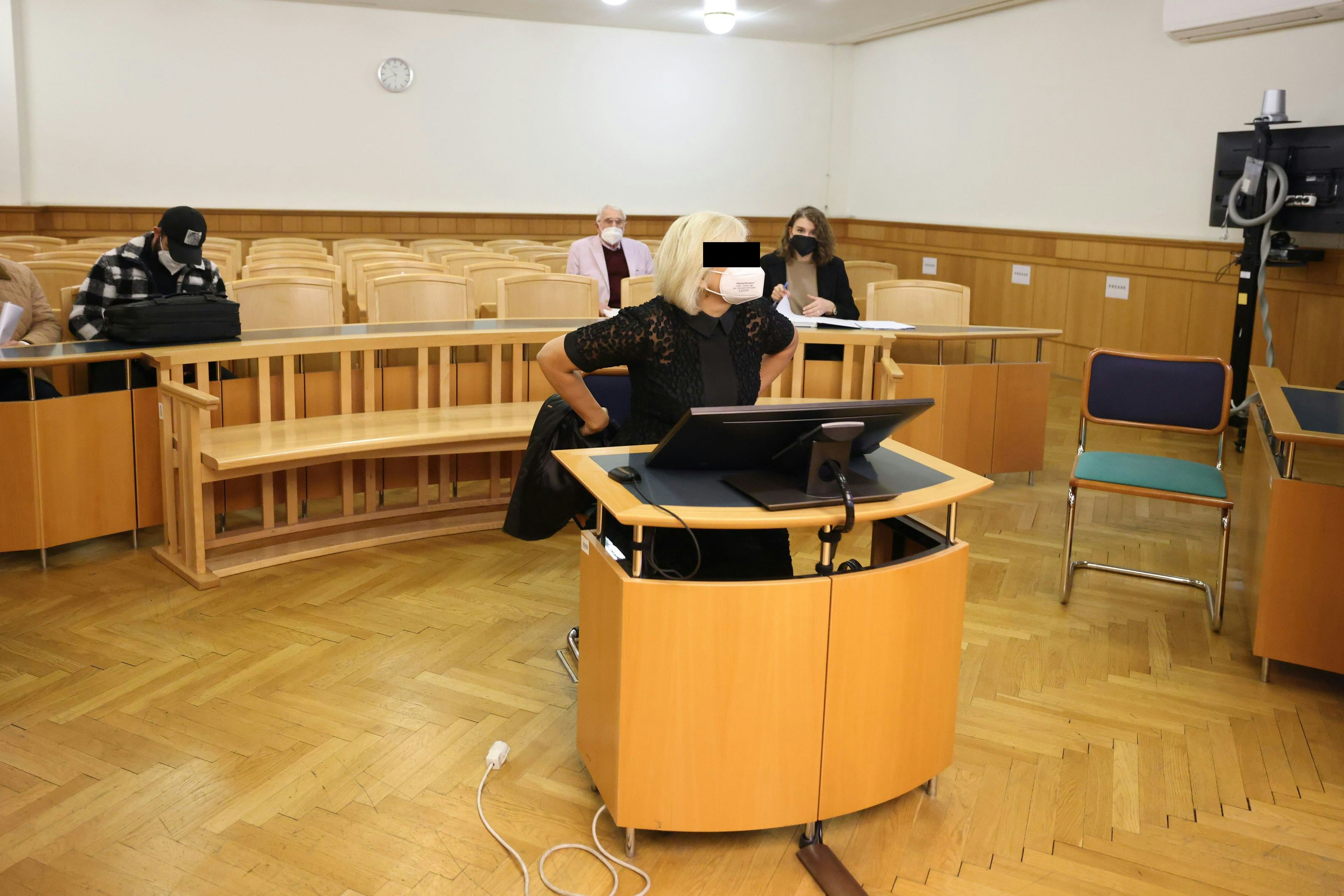 Die angeklagte Pflegerin beteuert bis heute ihre Unschuld, fasste nun (wieder) eine unbedingte Haftstrafe aus.