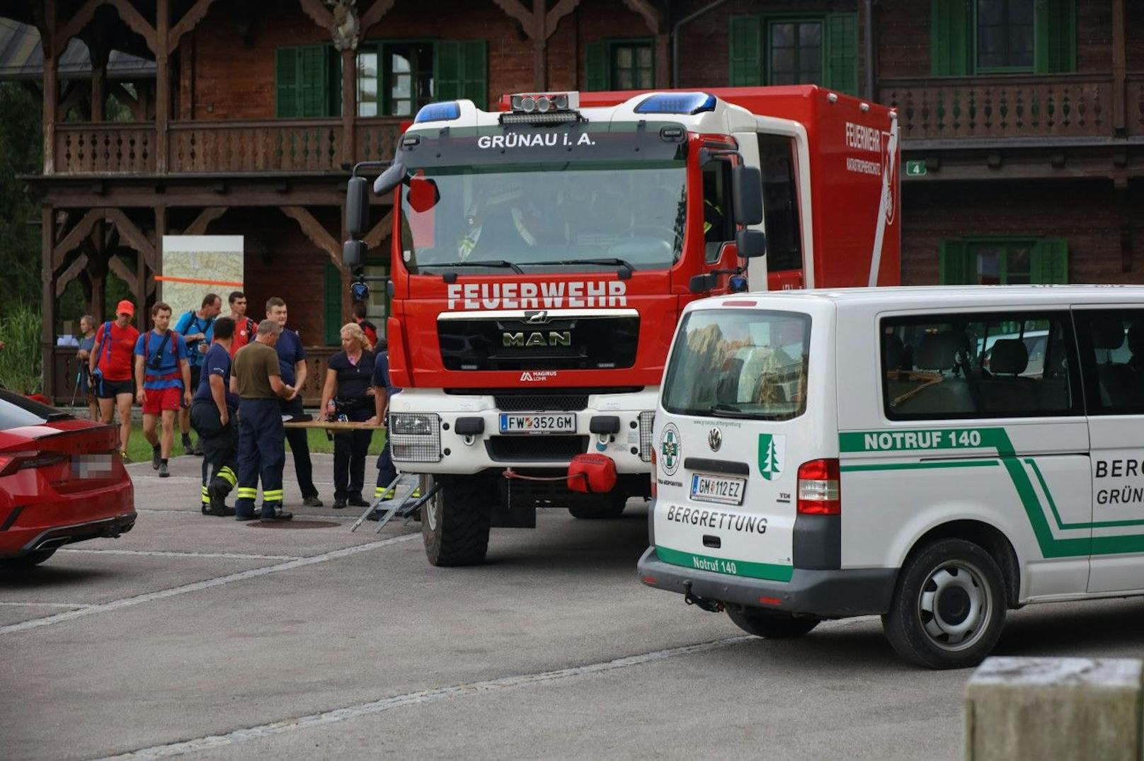 In Grünau im Almtal (Bezirk Gmunden) standen am Wochenende zahlreiche Einsatzkräfte von Feuerwehr und Bergrettung bei einer Suchaktion nach einem abgängigen Bergsteiger im Einsatz.