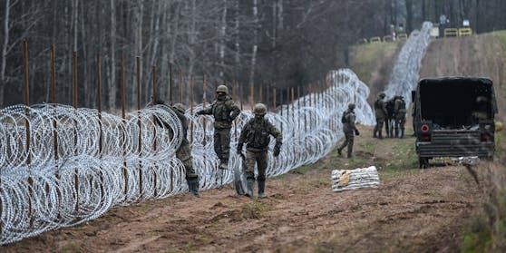 Der Zaun an der Grenze zu Belarus dient der polnischen Regierung als Symbol für ihre harte Einwanderungspolitik.