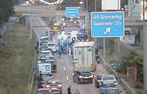 Stau-Chaos auf A4! Rettungsheli landet auf Autobahn