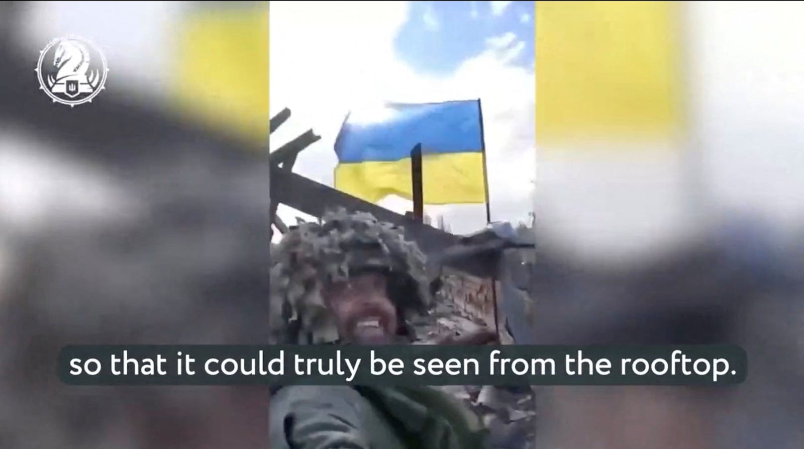 <strong>28. August 2023:</strong> Beschädigte Häuser in Robotyne. Ein Video des ukrainischen Verteidigungsministeriums zeigt das Hissen der blau-gelben Nationalflagge in dem Ort.
