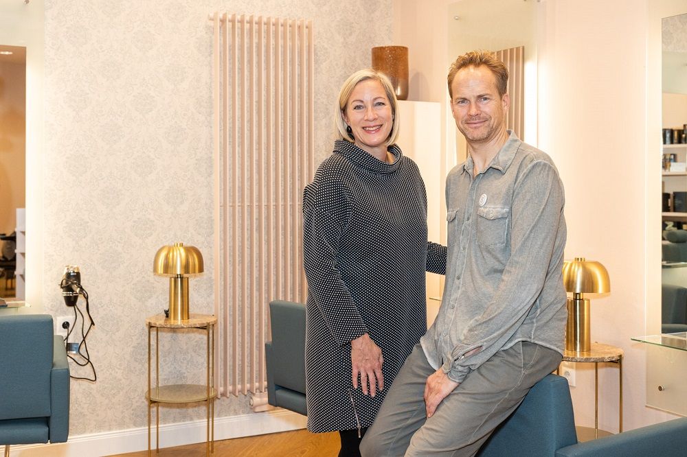 Vanessa Steinmetz-Bundy und Hannes Steinmetz sind bekannt für ihre Haar-Expertise und betreiben auf der Billrothstraße und gegenüber der Wiener Staatsoper ihre Privatsalons.