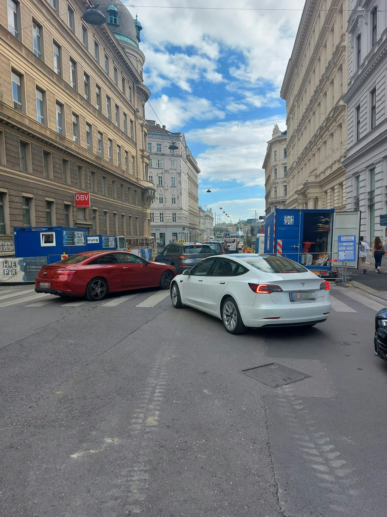 Heute.at - Hup-Wahnsinn! Wiener schäumen wegen City-Baustelle