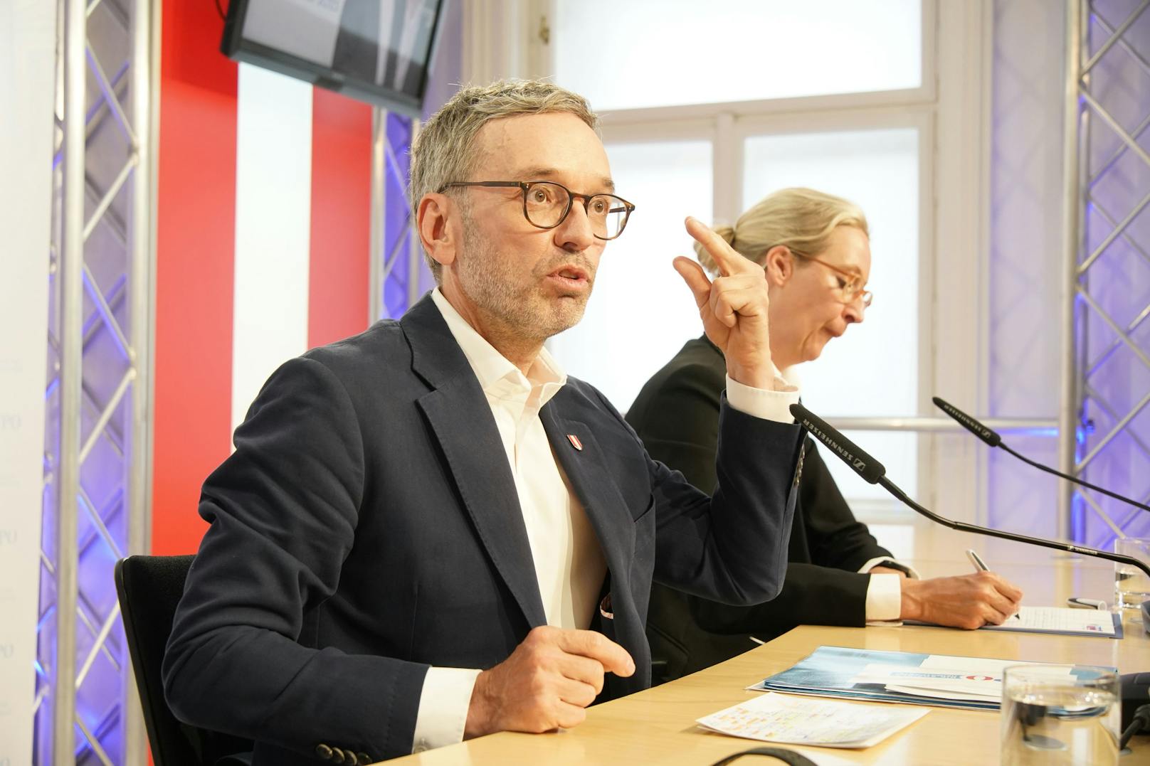 Doppelt rechts: Alice Weidel (AfD) zu Gast in Wien für eine gemeinsame Pressekonferenz mit Herbert Kickl (FPÖ) am 19. September 2023.