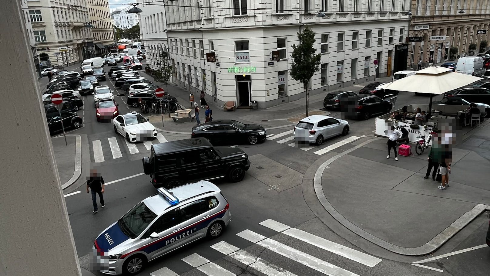 Großeinsatz in der City – Polizei sperrt Straße ab